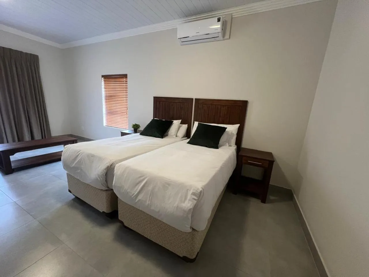 Bed in Camelot Guest House & Apartments