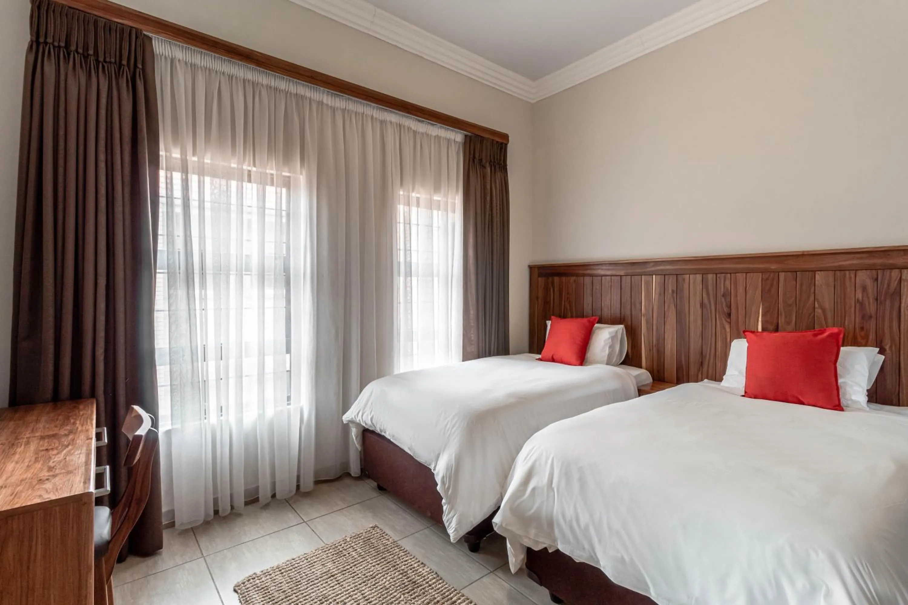 Bedroom, Bed in Camelot Guest House & Apartments