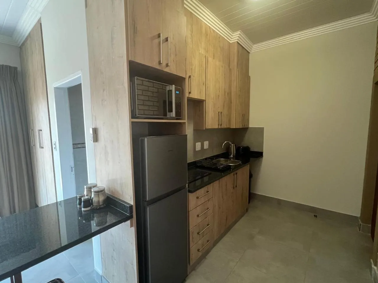 Kitchen or kitchenette in Camelot Guest House & Apartments