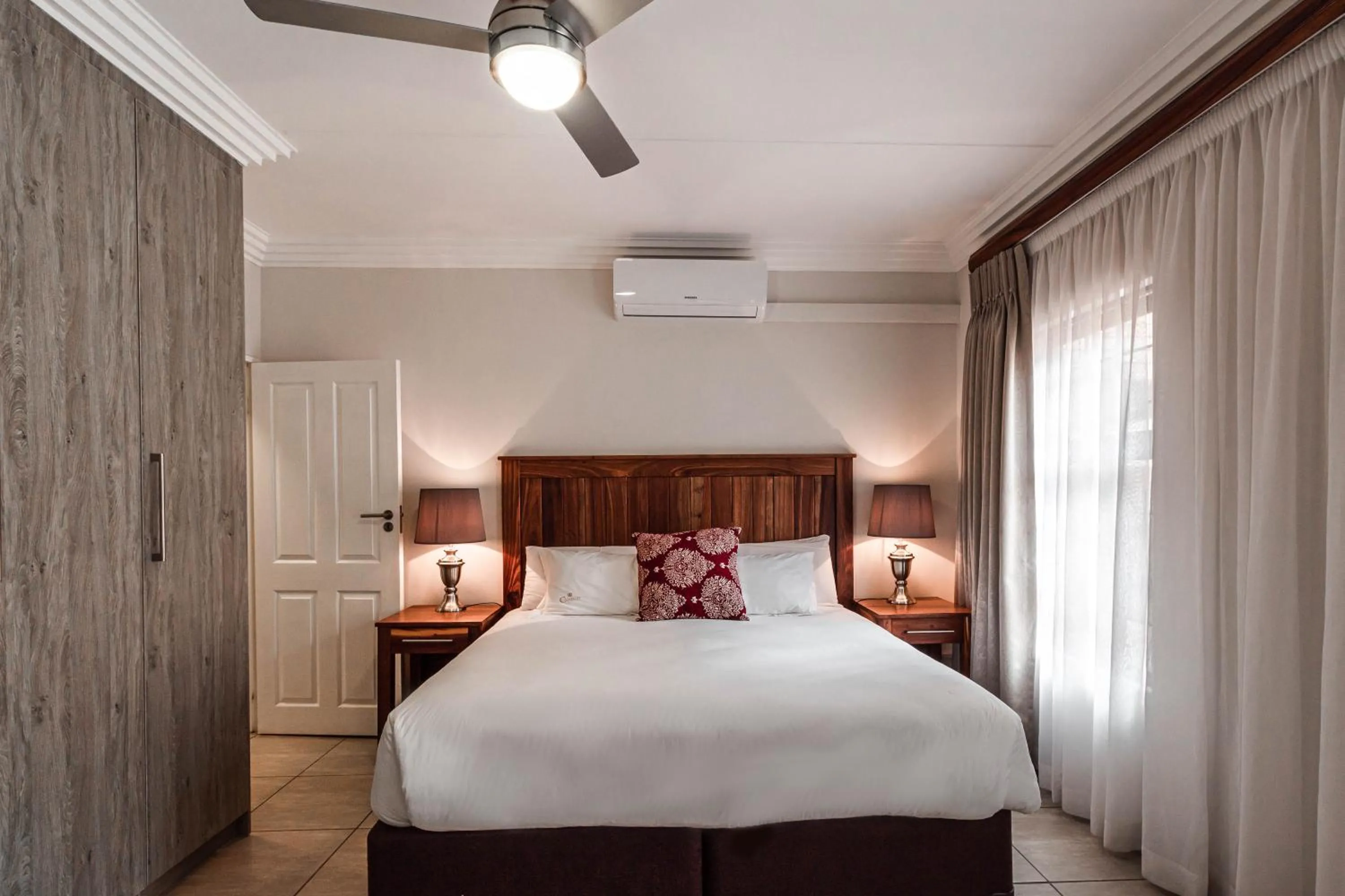 Apartment with Balcony in Camelot Guest House & Apartments