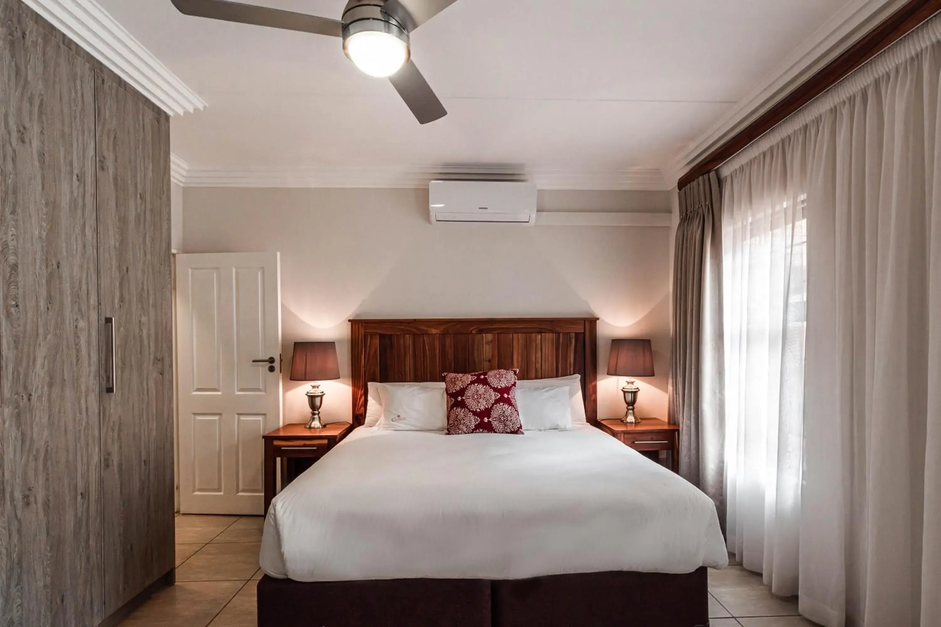 Apartment with Balcony in Camelot Guest House & Apartments Apartment with Balcony in Camelot Guest House & Apartments