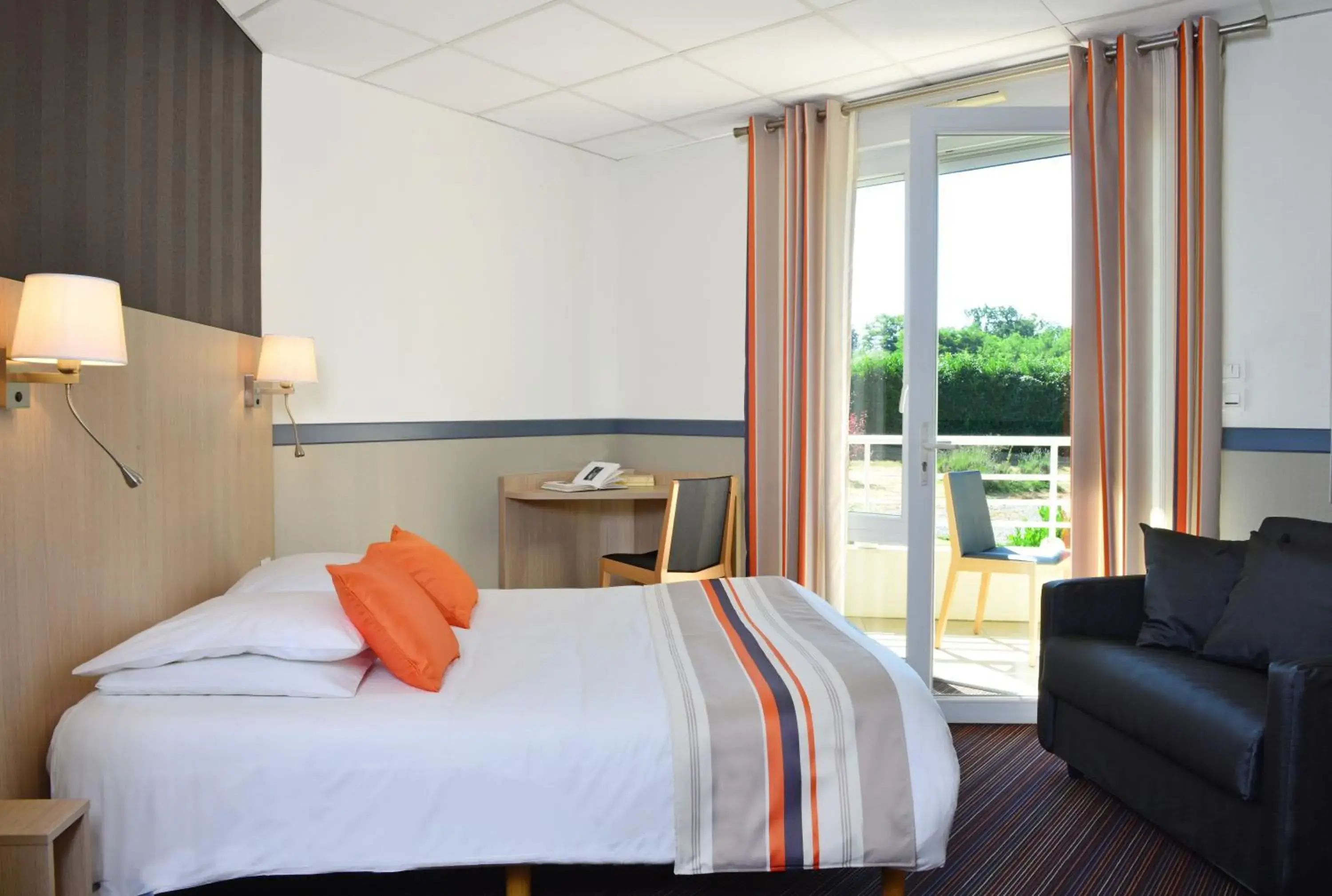 Photo of the whole room, Bed in The Originals City, Clos de l'Orgerie ,Château Gonthier Photo of the whole room, Bed in The Originals City, Clos de l'Orgerie ,Château Gonthier