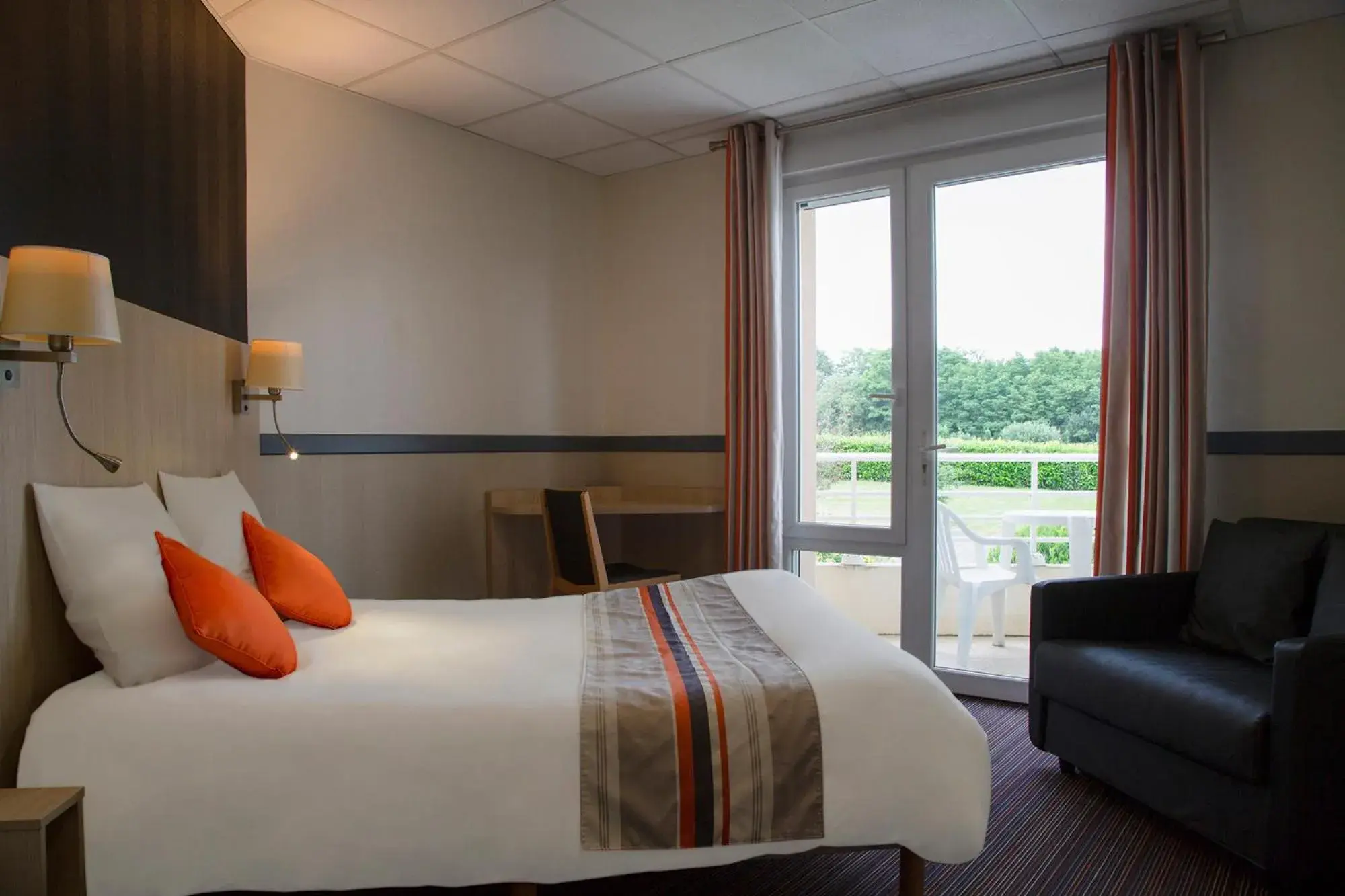 Bed in The Originals City, Clos de l'Orgerie ,Château Gonthier Bed in The Originals City, Clos de l'Orgerie ,Château Gonthier