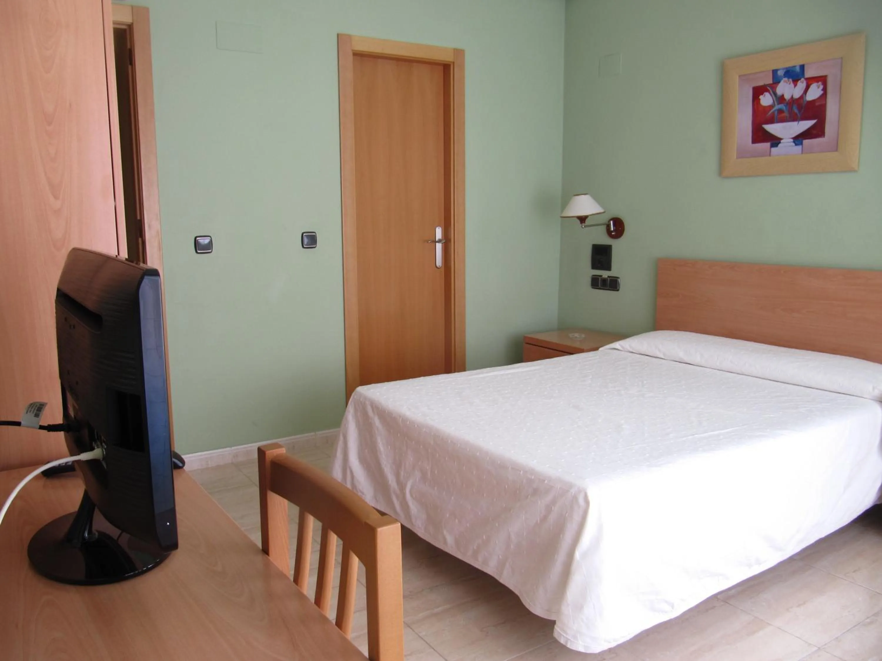 Photo of the whole room, Bed in Hostal Meseguer