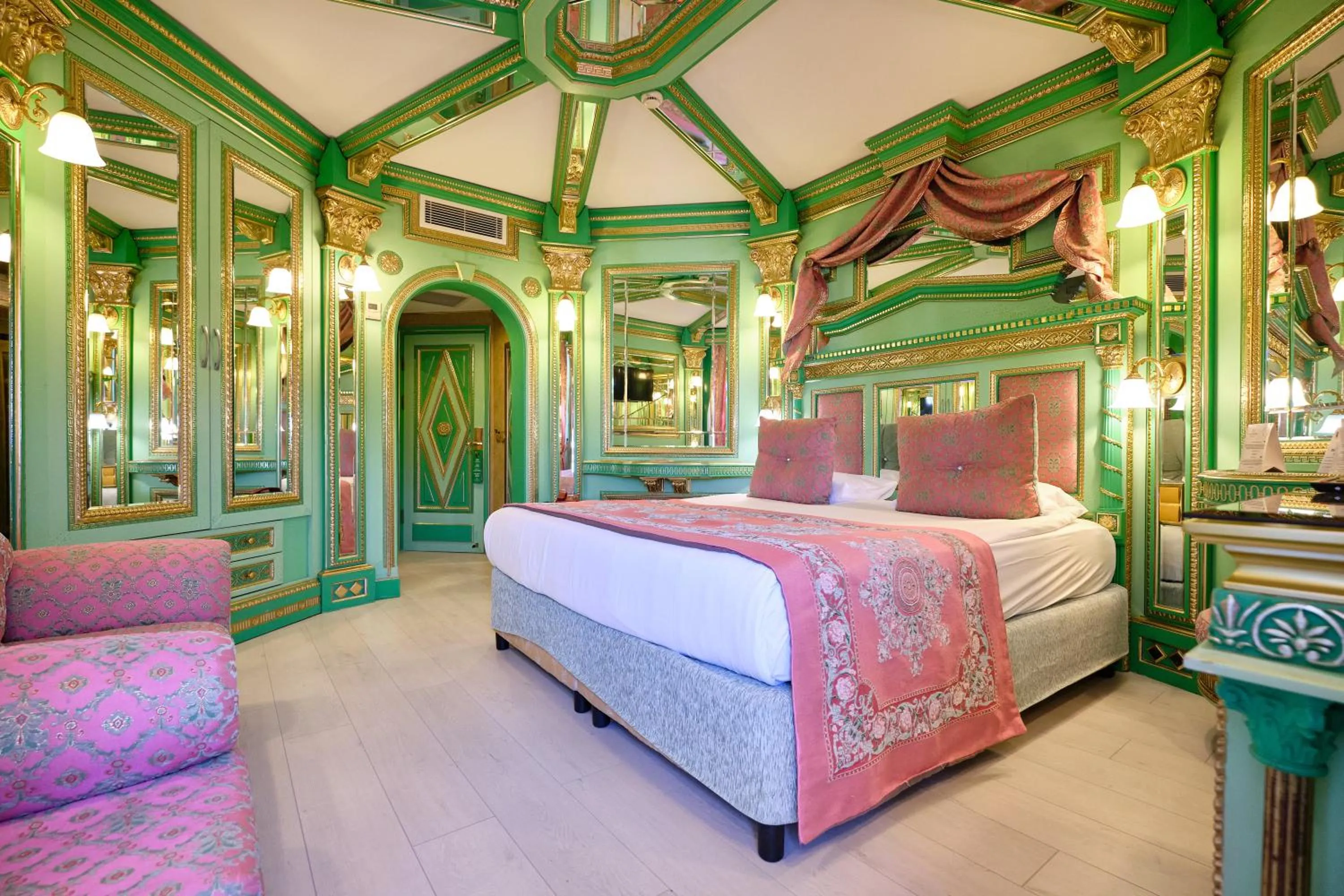 Photo of the whole room, Bed in Club Hotel Sera