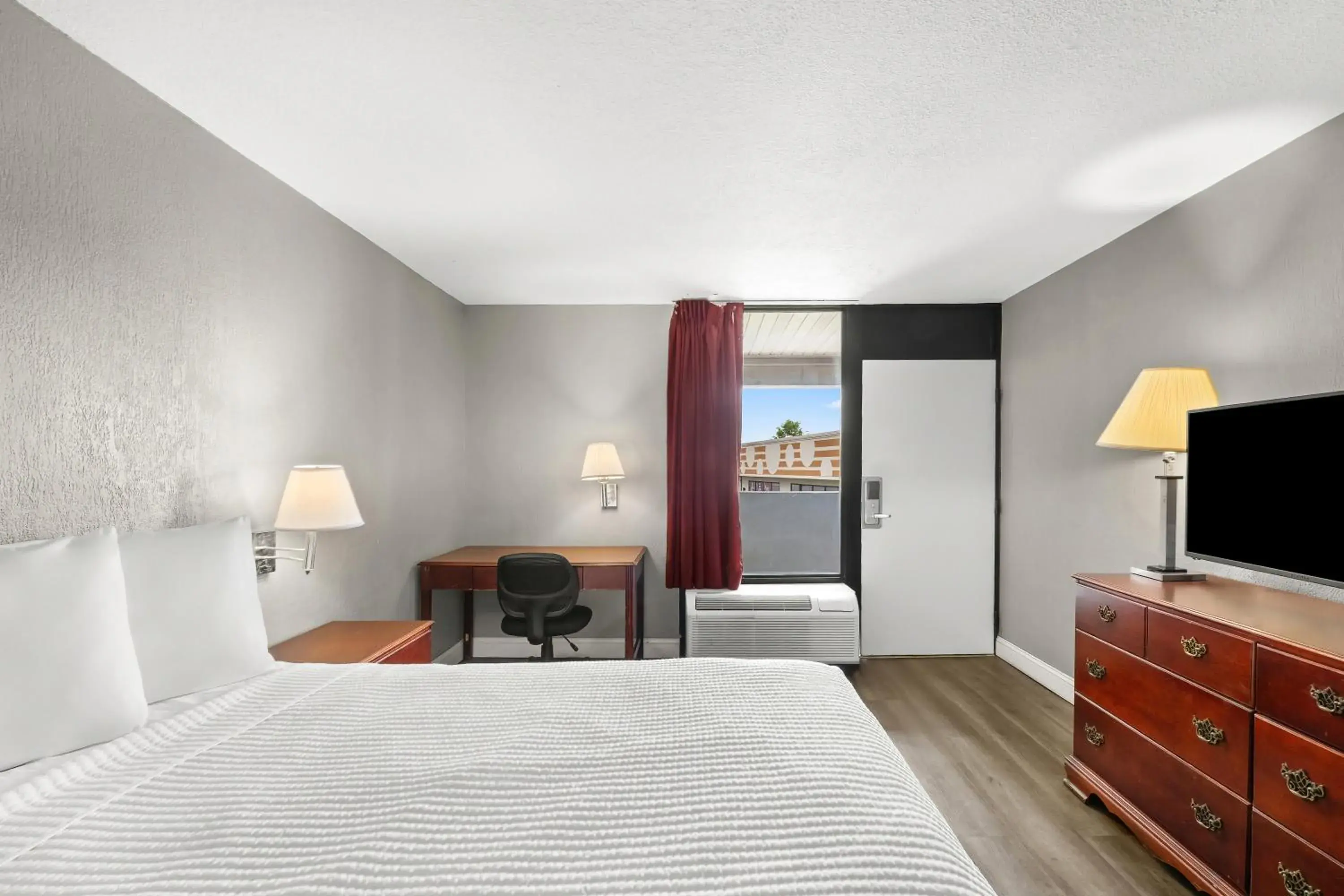 Bed in Knights Inn Virginia Beach Lynnhaven Bed in Knights Inn Virginia Beach Lynnhaven