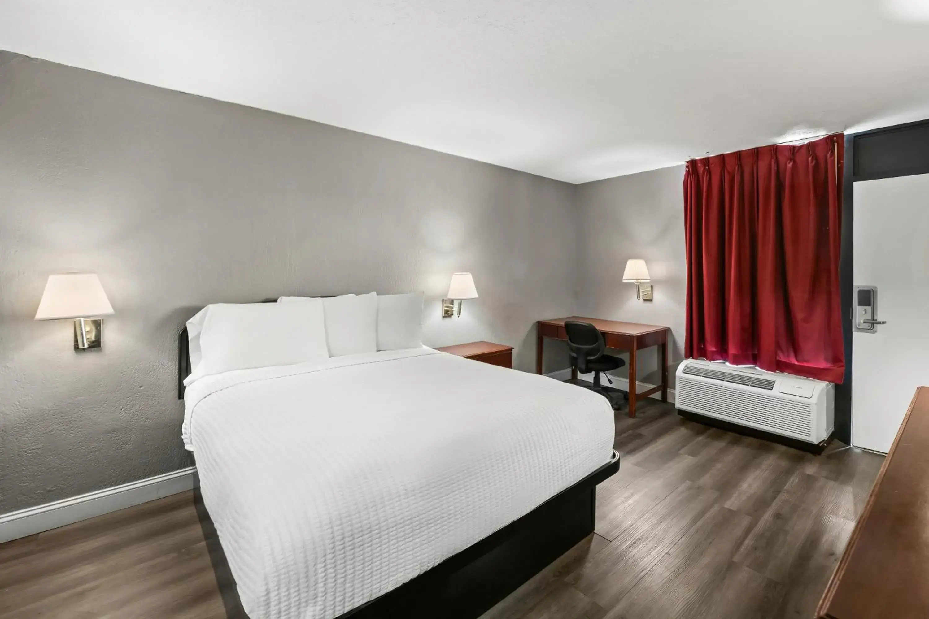 Bed in Knights Inn Virginia Beach Lynnhaven Bed in Knights Inn Virginia Beach Lynnhaven