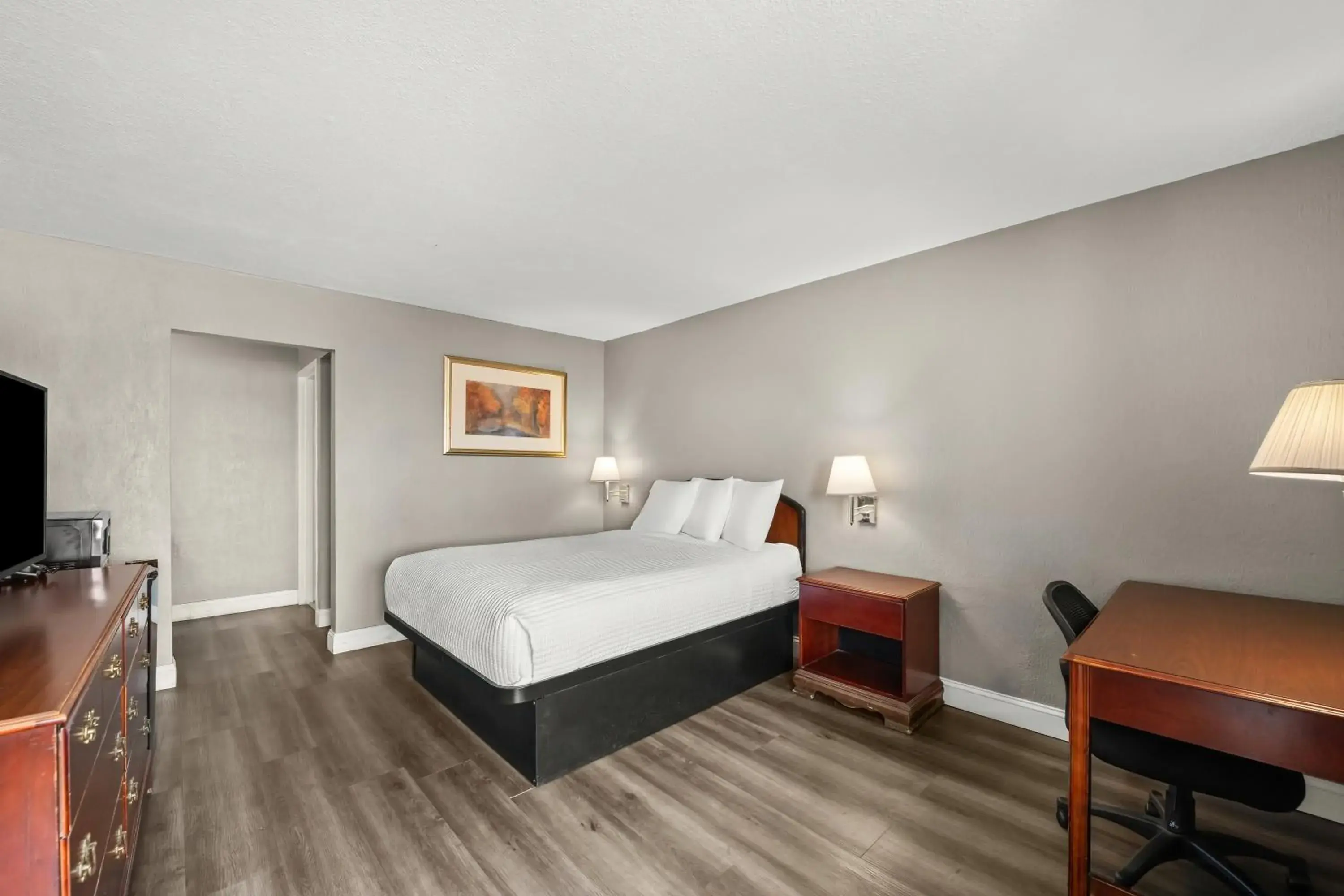 TV and multimedia, Bed in Knights Inn Virginia Beach Lynnhaven TV and multimedia, Bed in Knights Inn Virginia Beach Lynnhaven