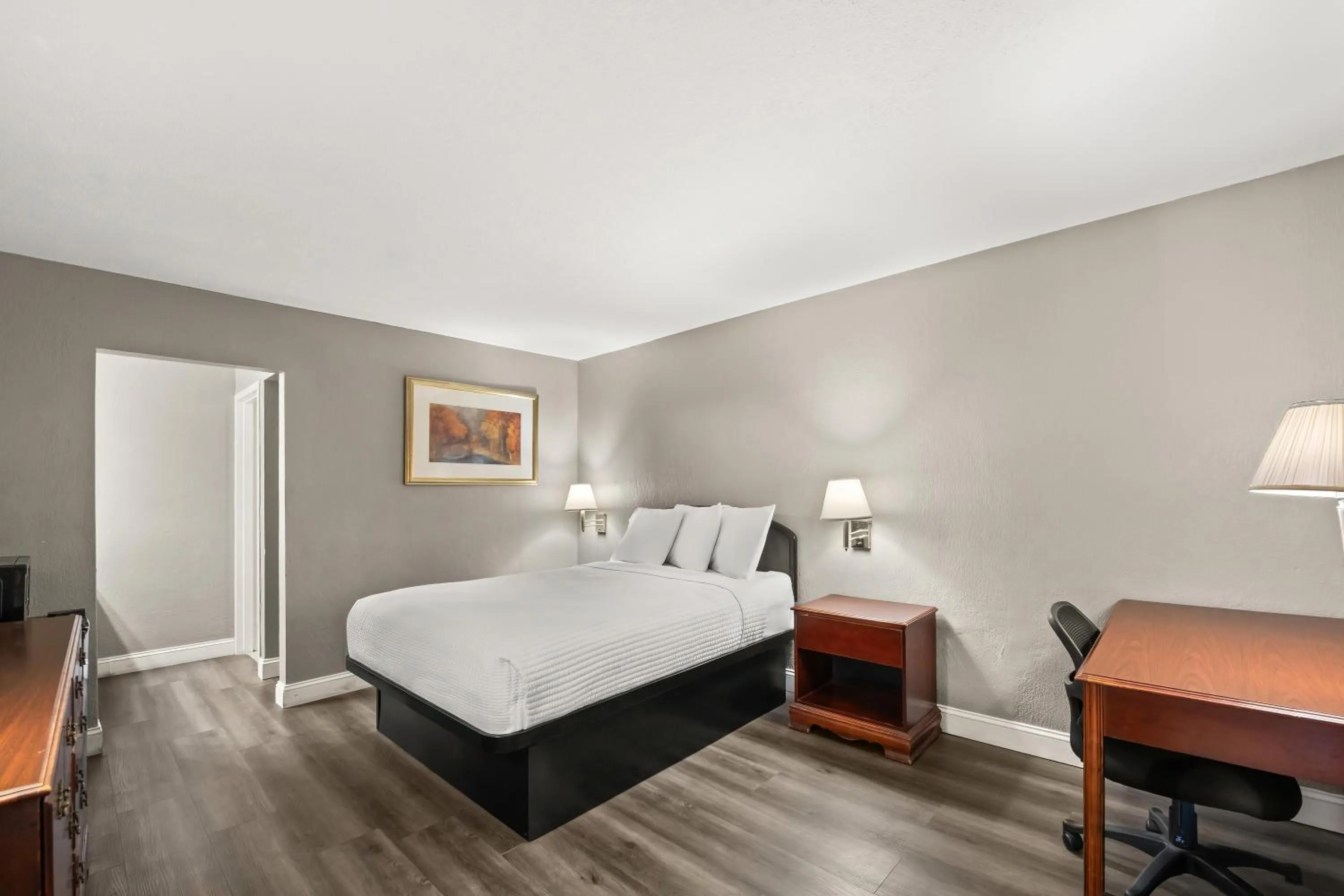 Bed in Knights Inn Virginia Beach Lynnhaven