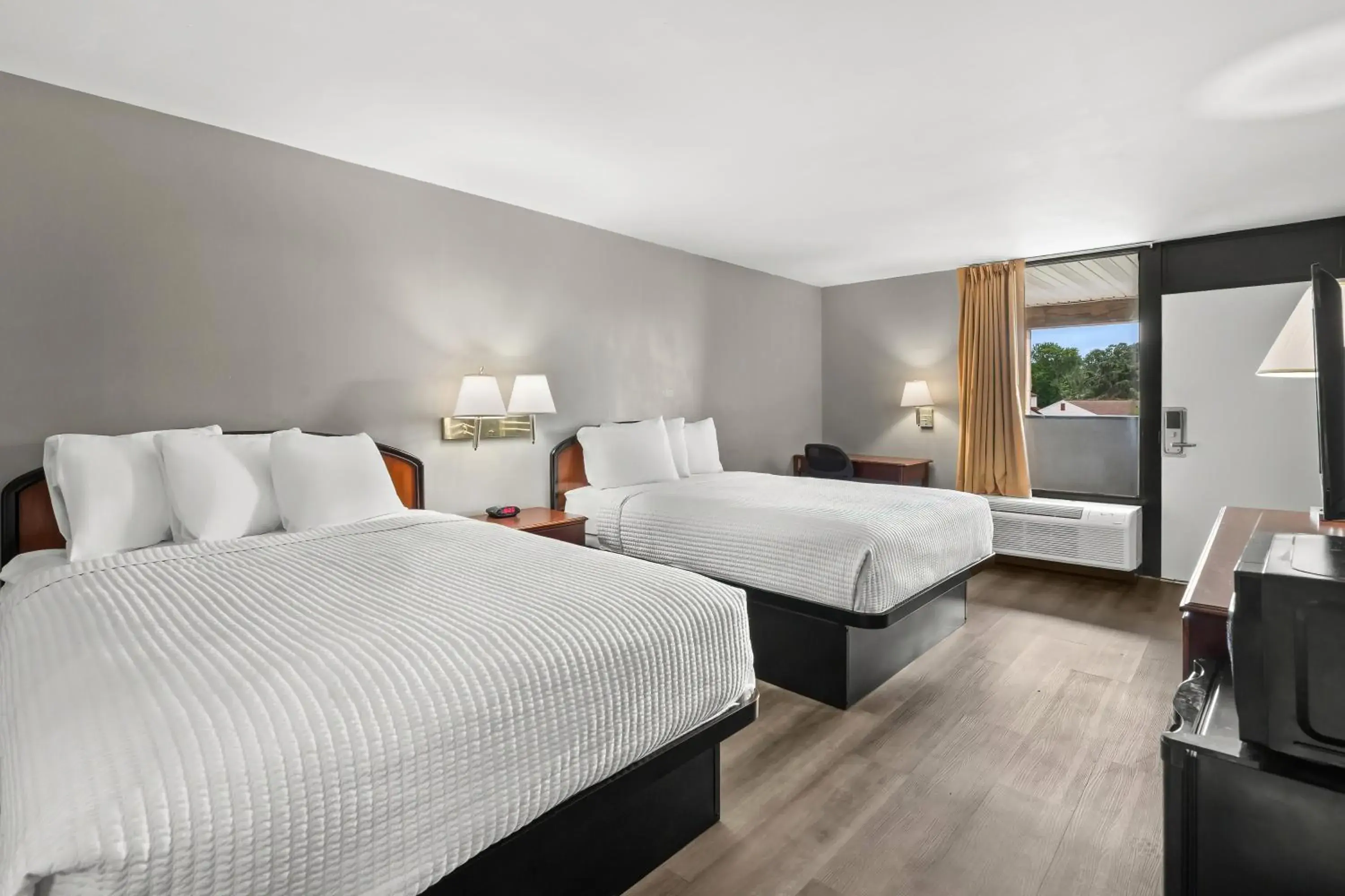 Bed in Knights Inn Virginia Beach Lynnhaven Bed in Knights Inn Virginia Beach Lynnhaven