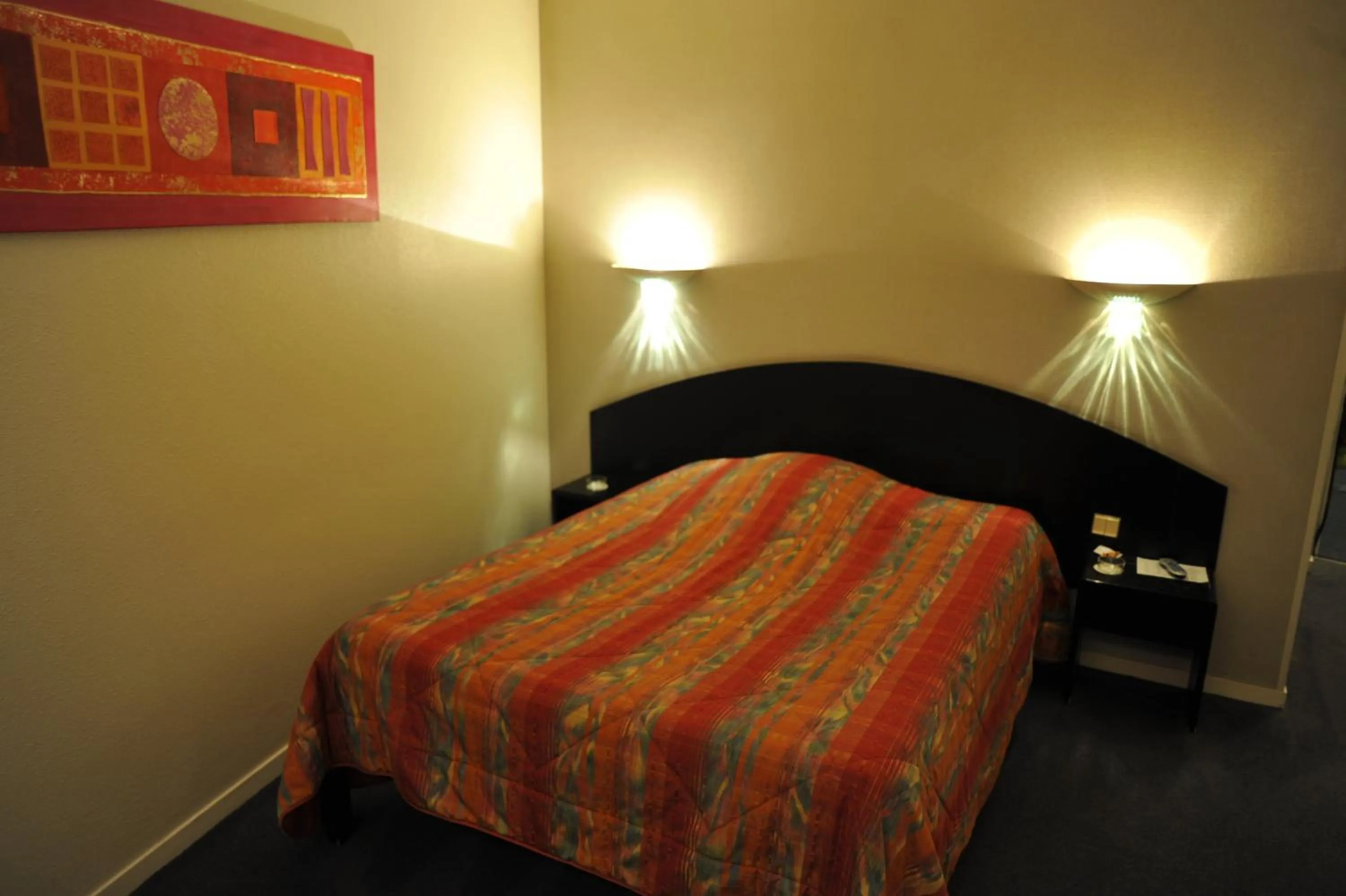 Photo of the whole room, Bed in Hôtel Agena