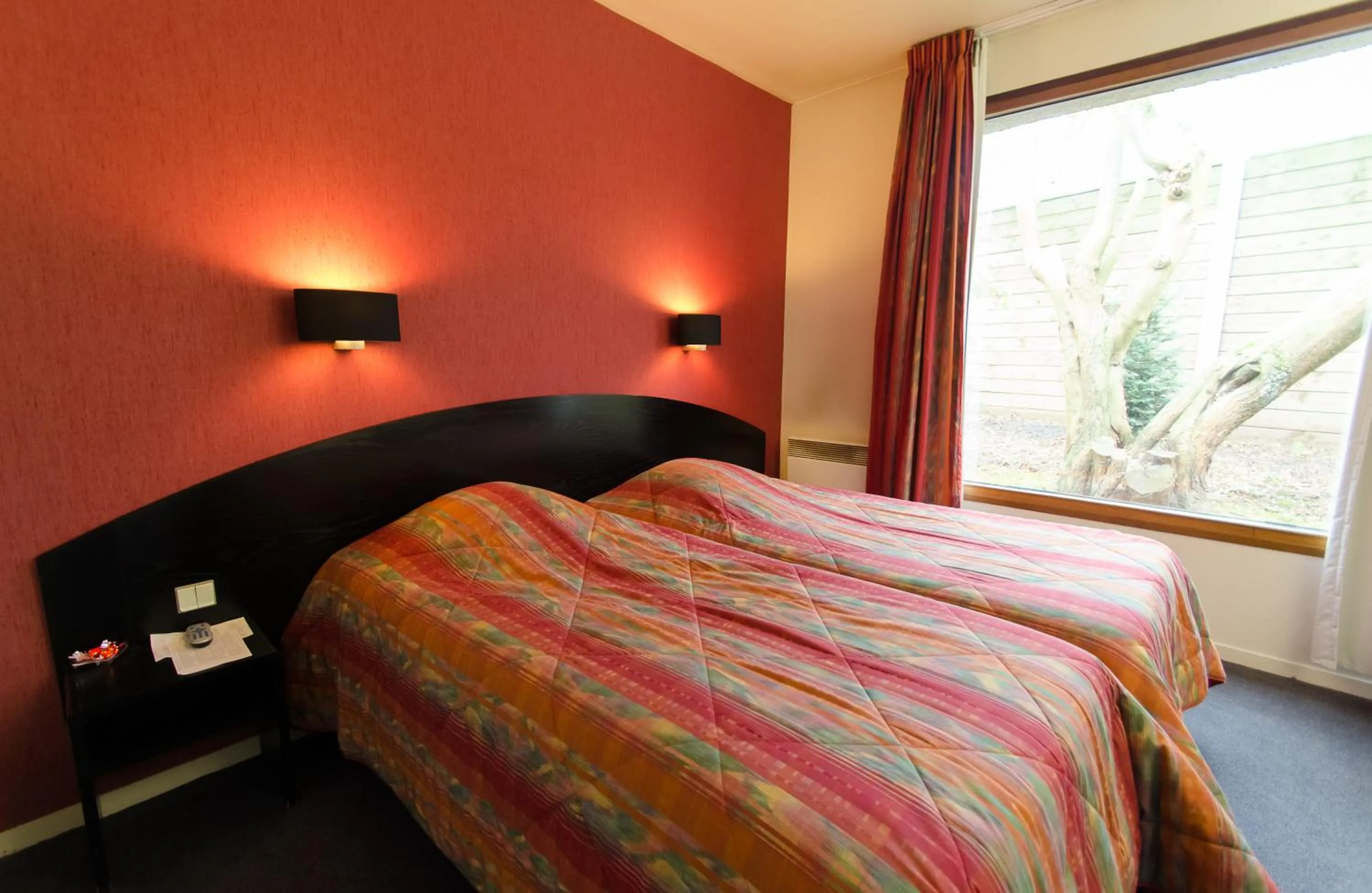 Bedroom, Bed in Hôtel Agena