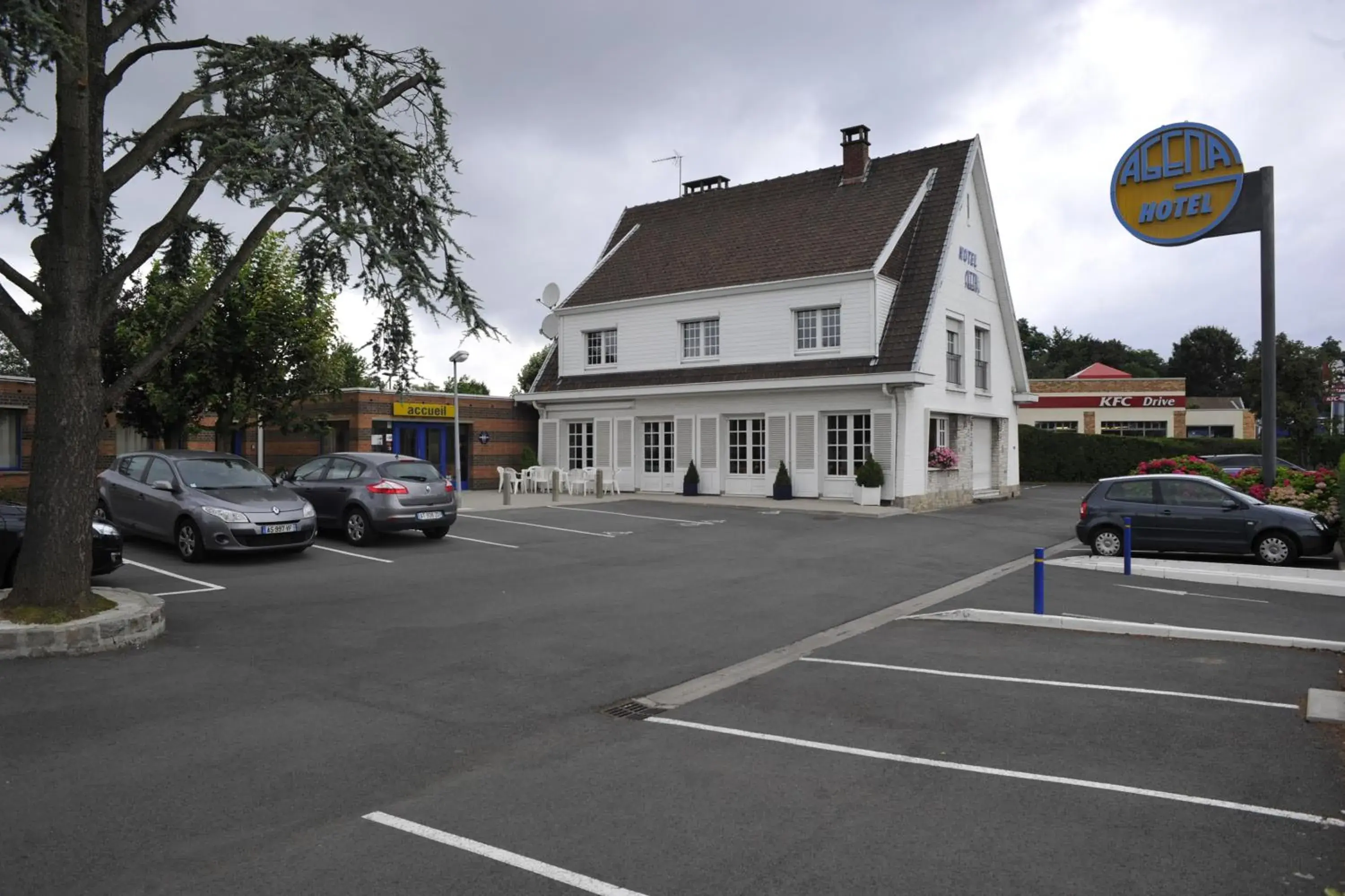 Facade/entrance in Hôtel Agena Facade/entrance in Hôtel Agena