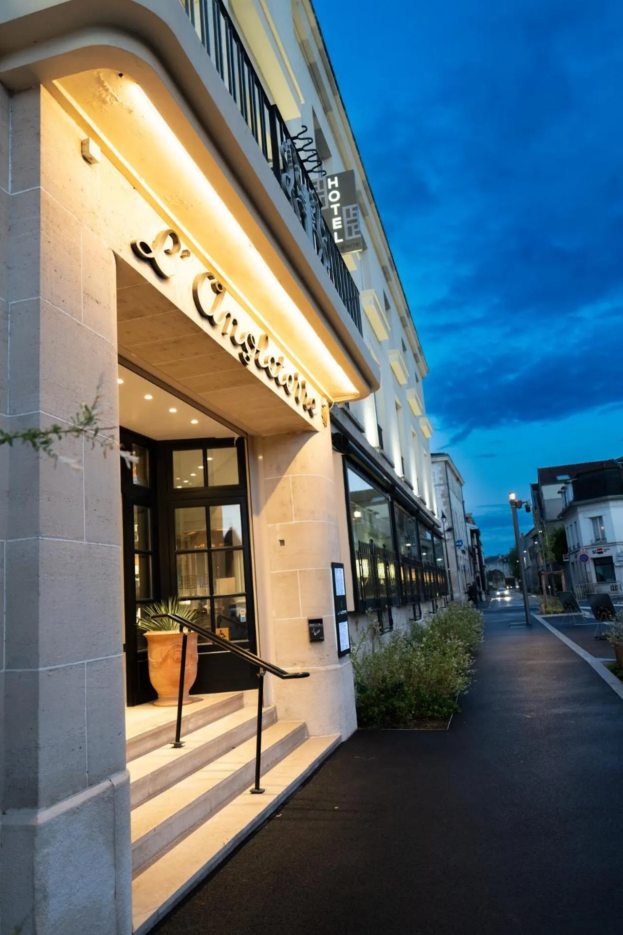 Property building in Hotel d'Angleterre