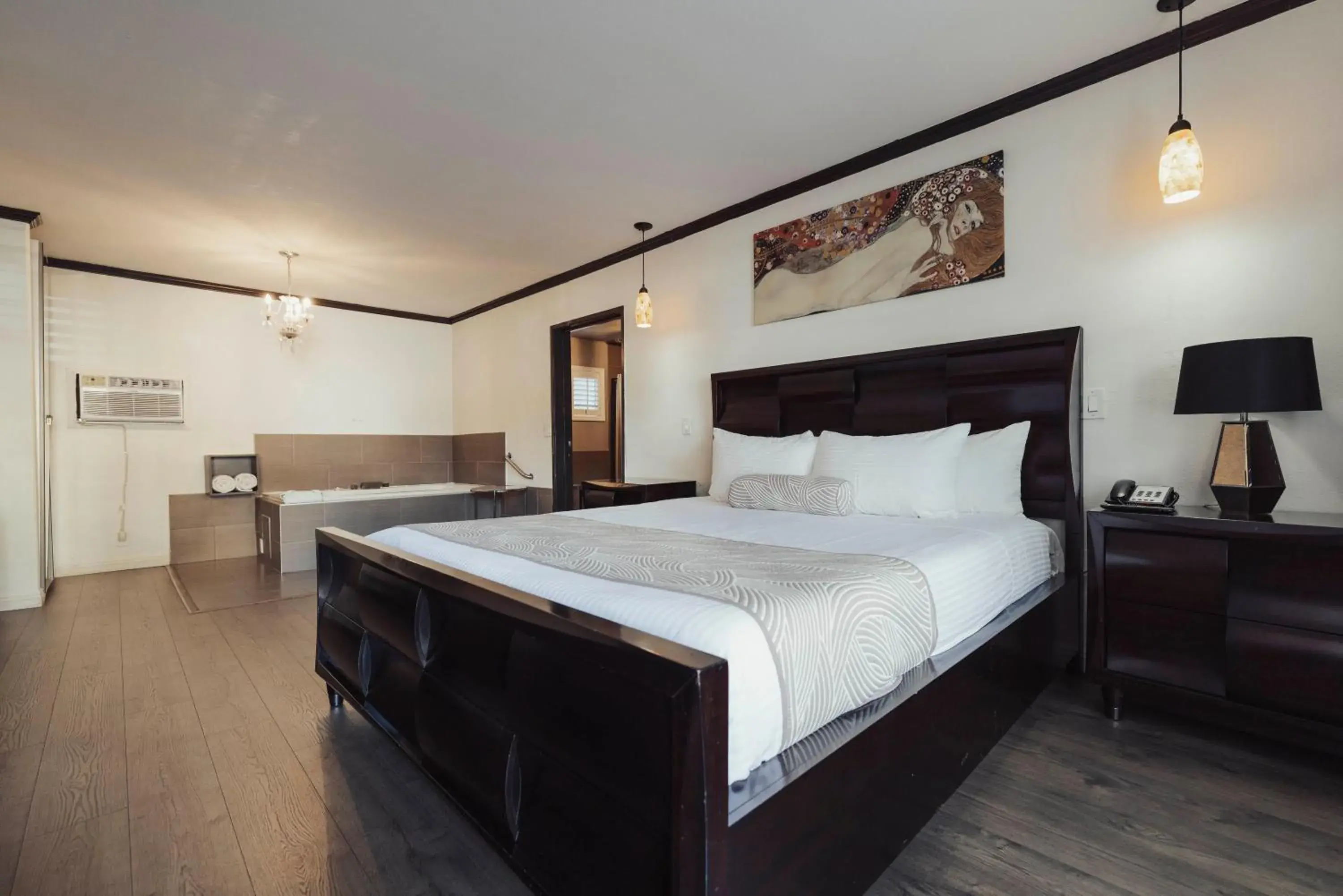 Jacuzzi Suite - 1 King Bed in The Dixie Hollywood Jacuzzi Suite - 1 King Bed in The Dixie Hollywood