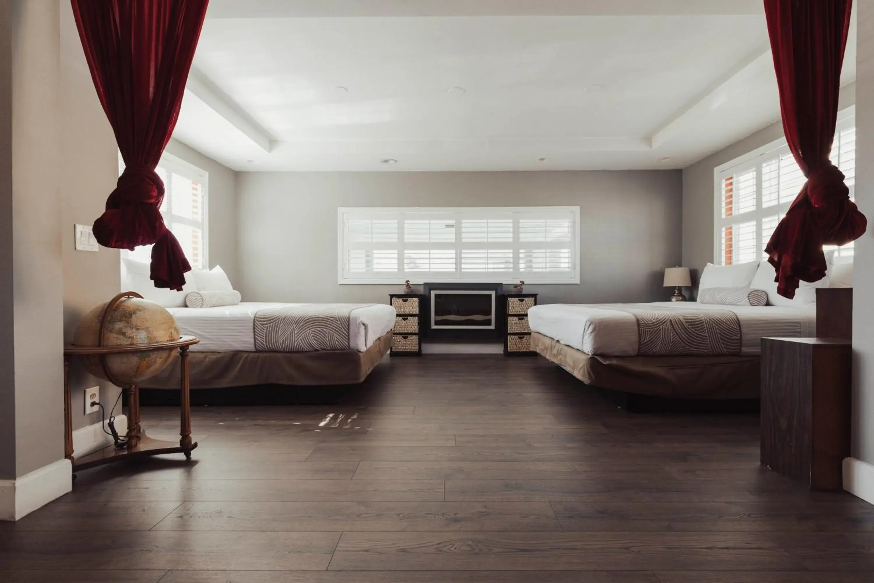 Family Kitchen Suite - 3 Beds + Pull-Out Couch in The Dixie Hollywood Family Kitchen Suite - 3 Beds + Pull-Out Couch in The Dixie Hollywood