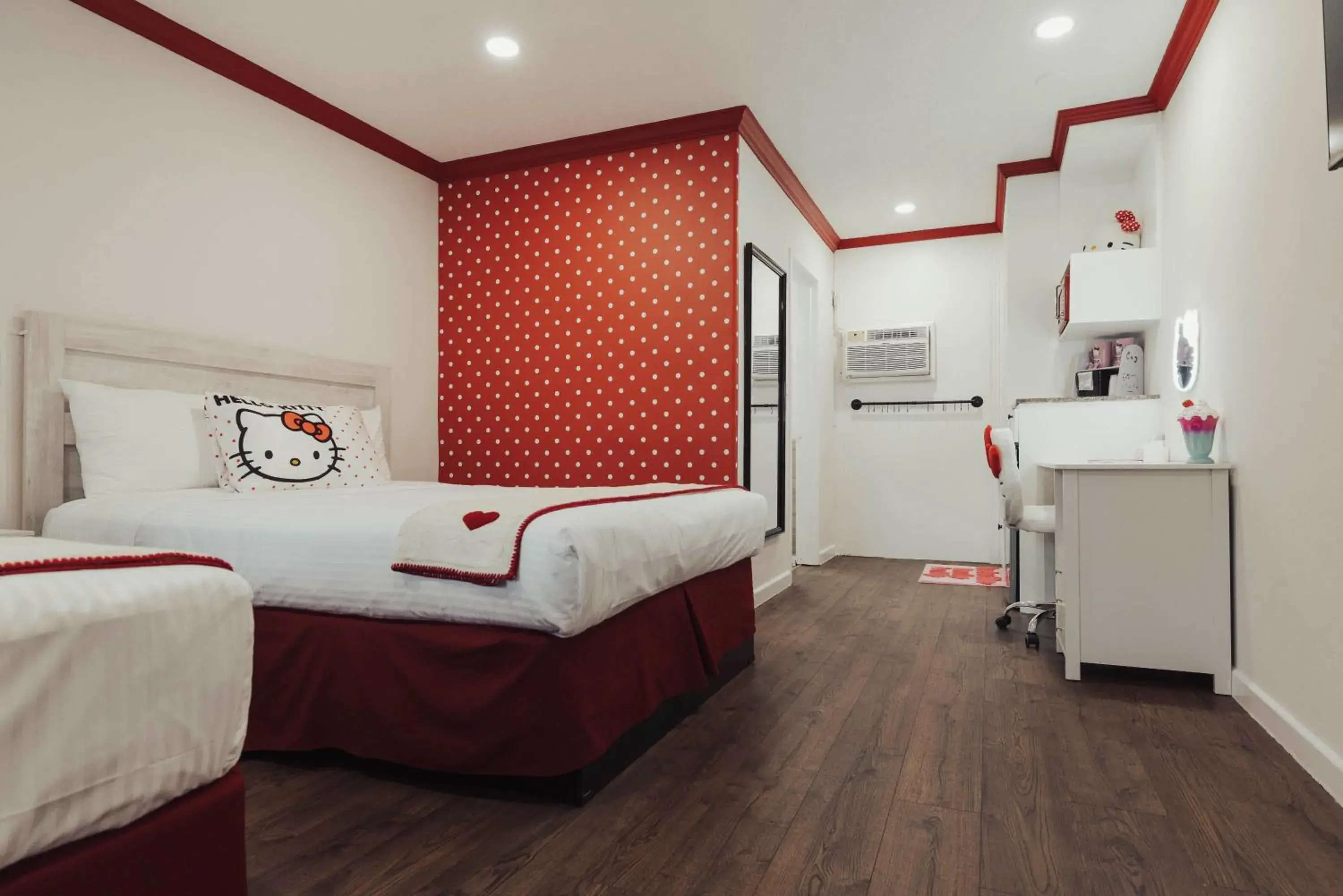 Photo of the whole room, Bed in The Dixie Hollywood Photo of the whole room, Bed in The Dixie Hollywood