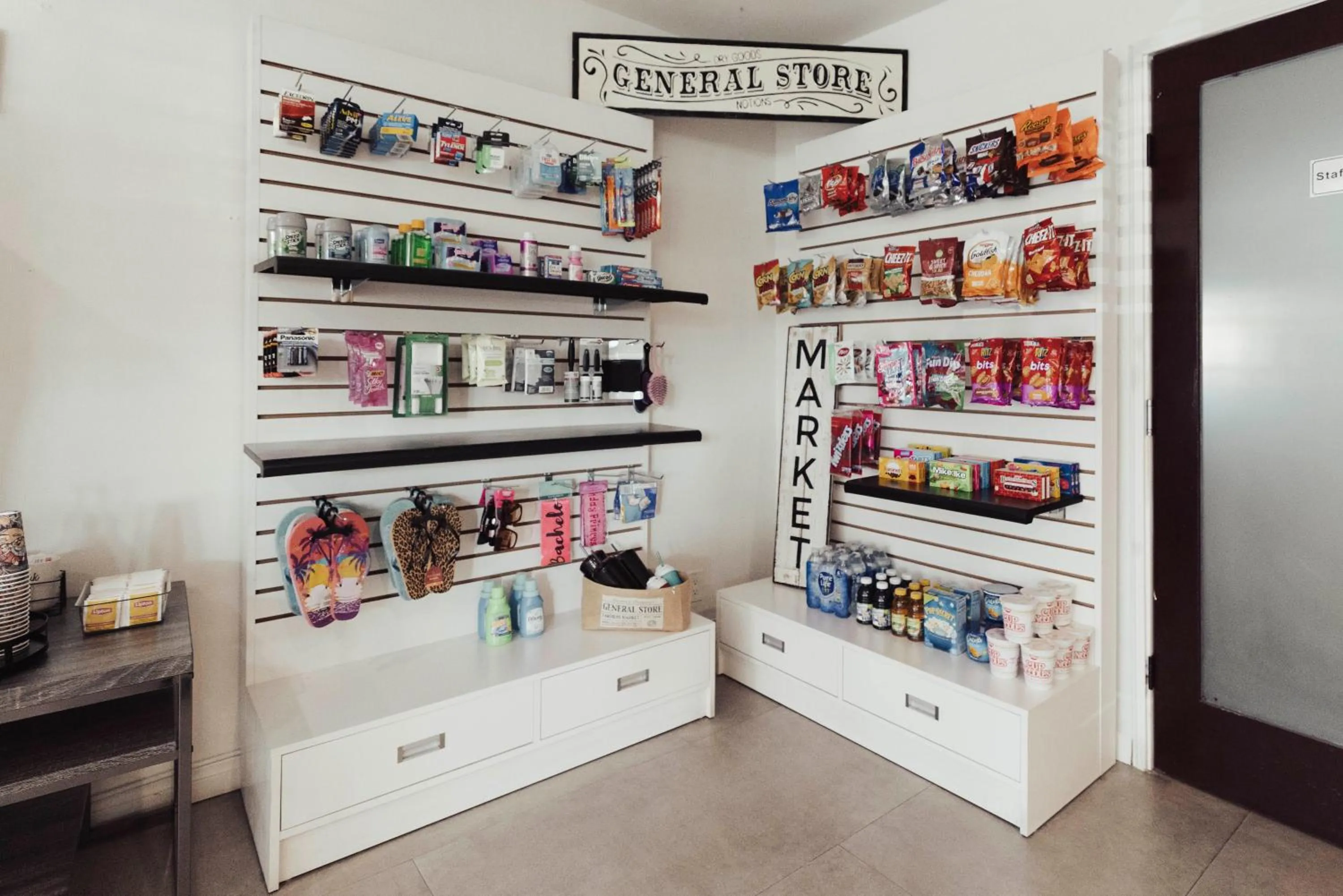 Supermarket/grocery shop in The Dixie Hollywood