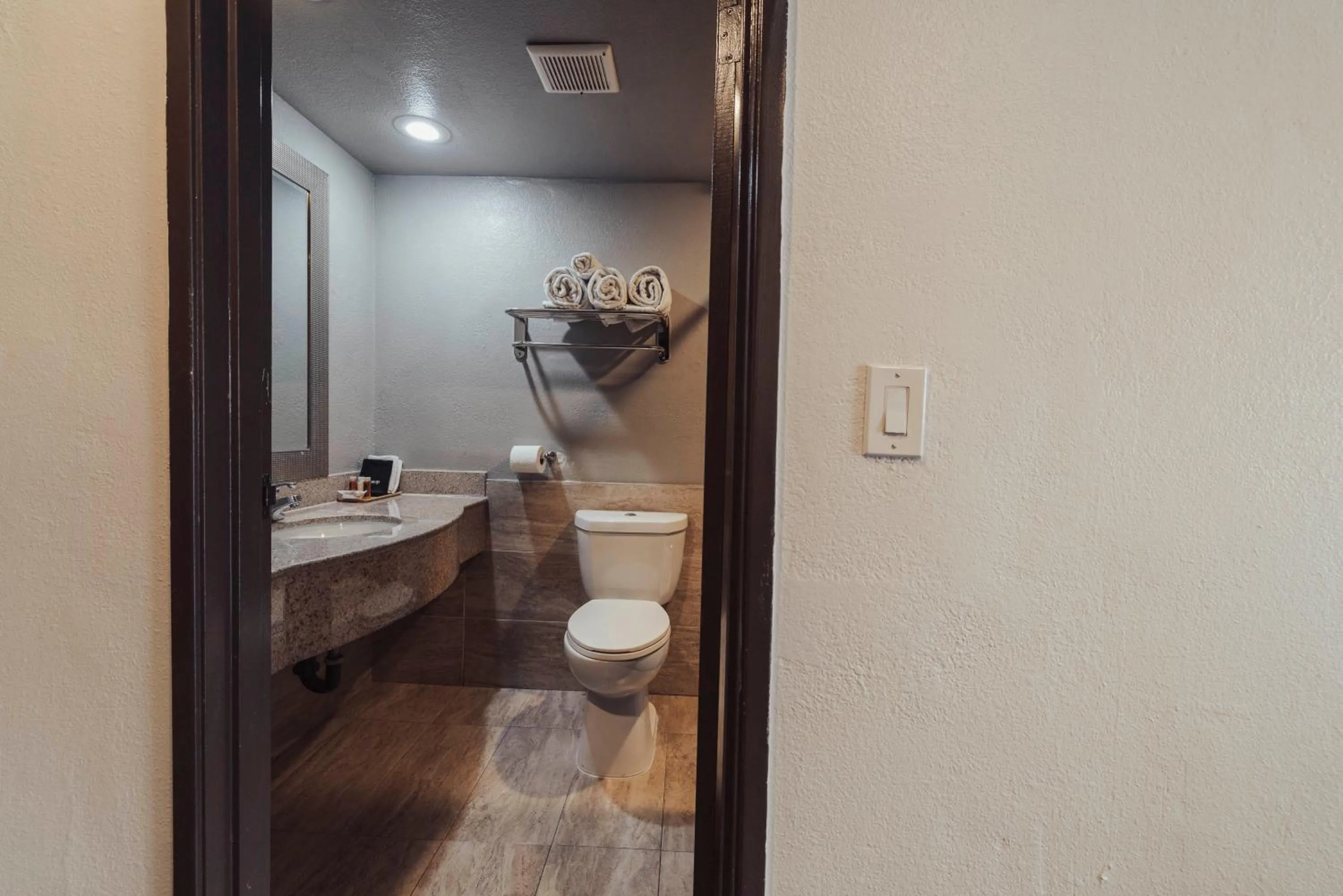 Toilet in The Dixie Hollywood