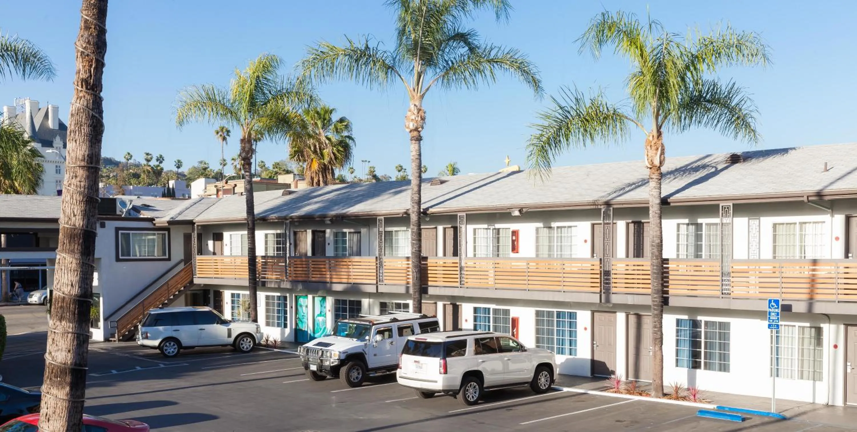Facade/entrance in The Dixie Hollywood