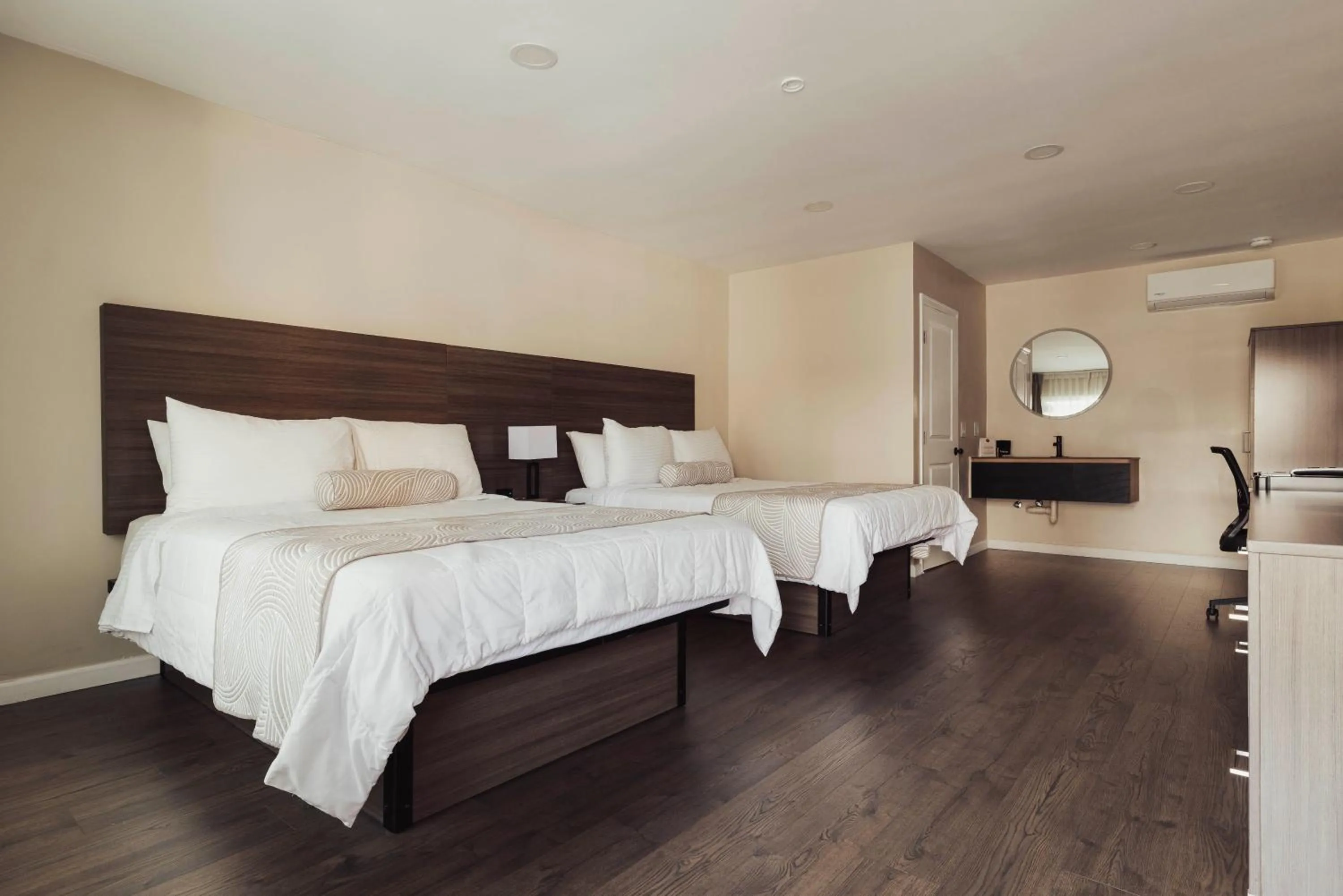 Bed in The Dixie Hollywood