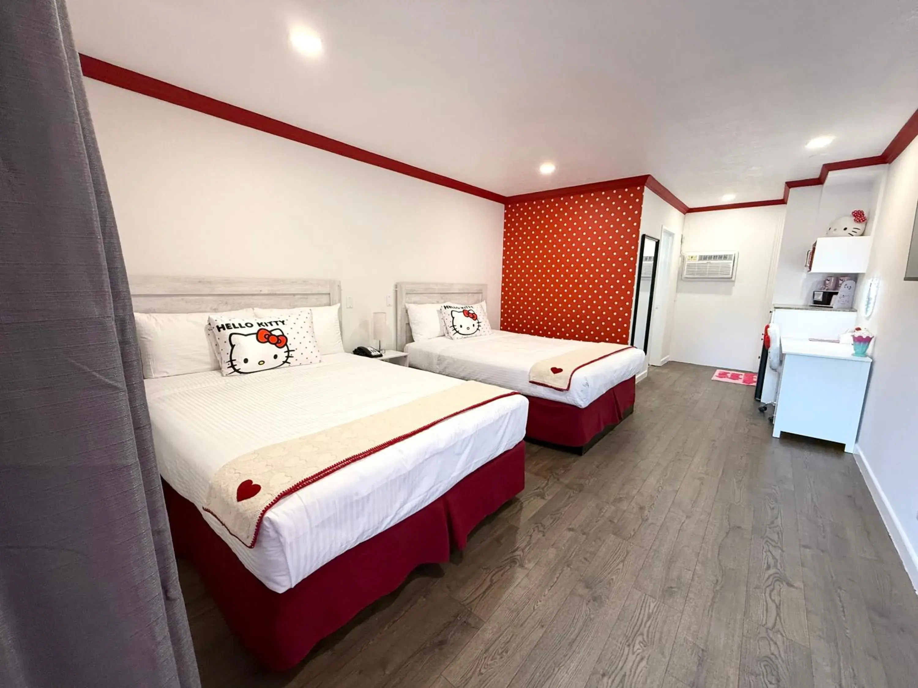 Kitty Character Suite - 2 Queen Beds in The Dixie Hollywood Kitty Character Suite - 2 Queen Beds in The Dixie Hollywood