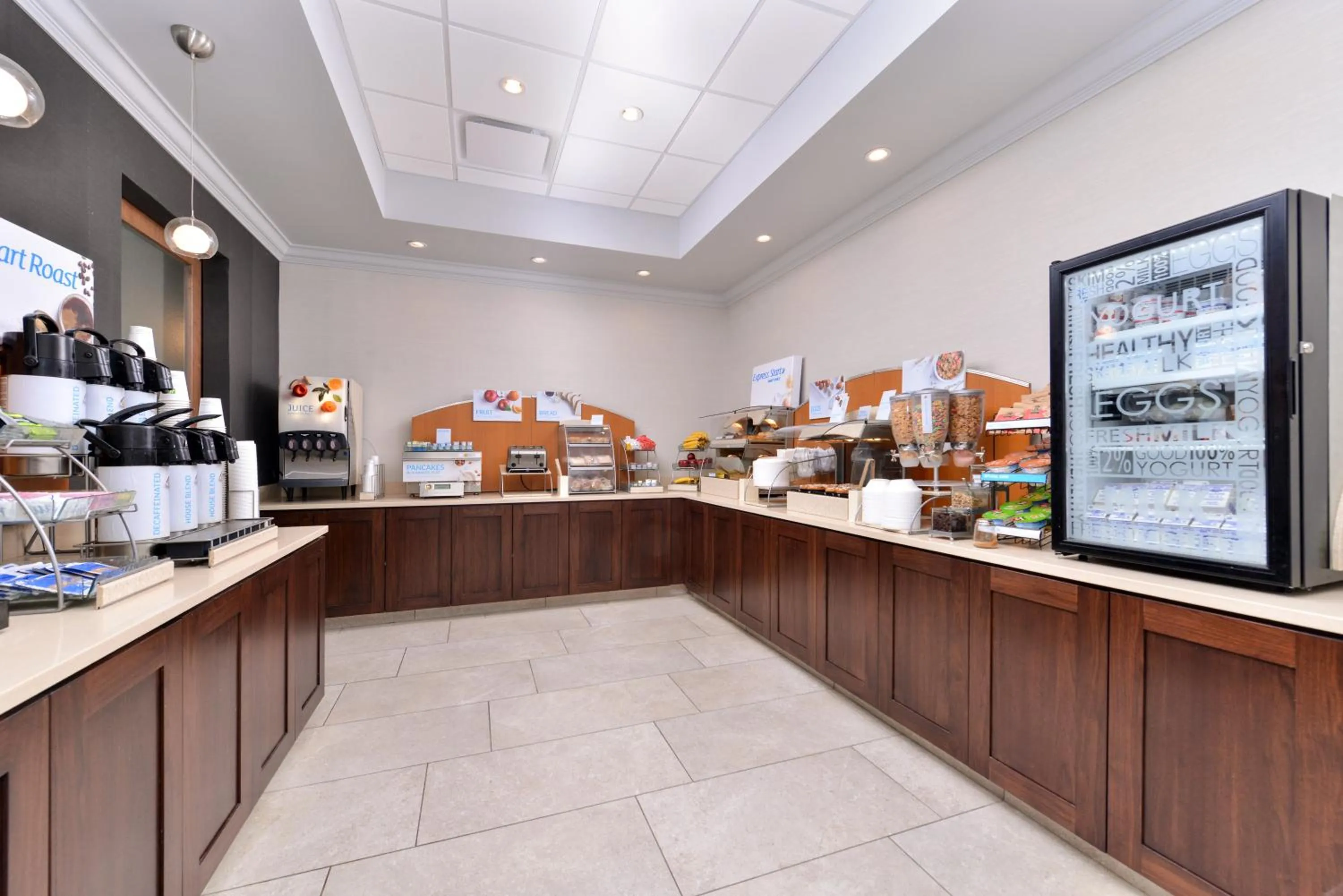 Breakfast in Holiday Inn Express Hotel & Suites St. Louis West-O'Fallon by IHG