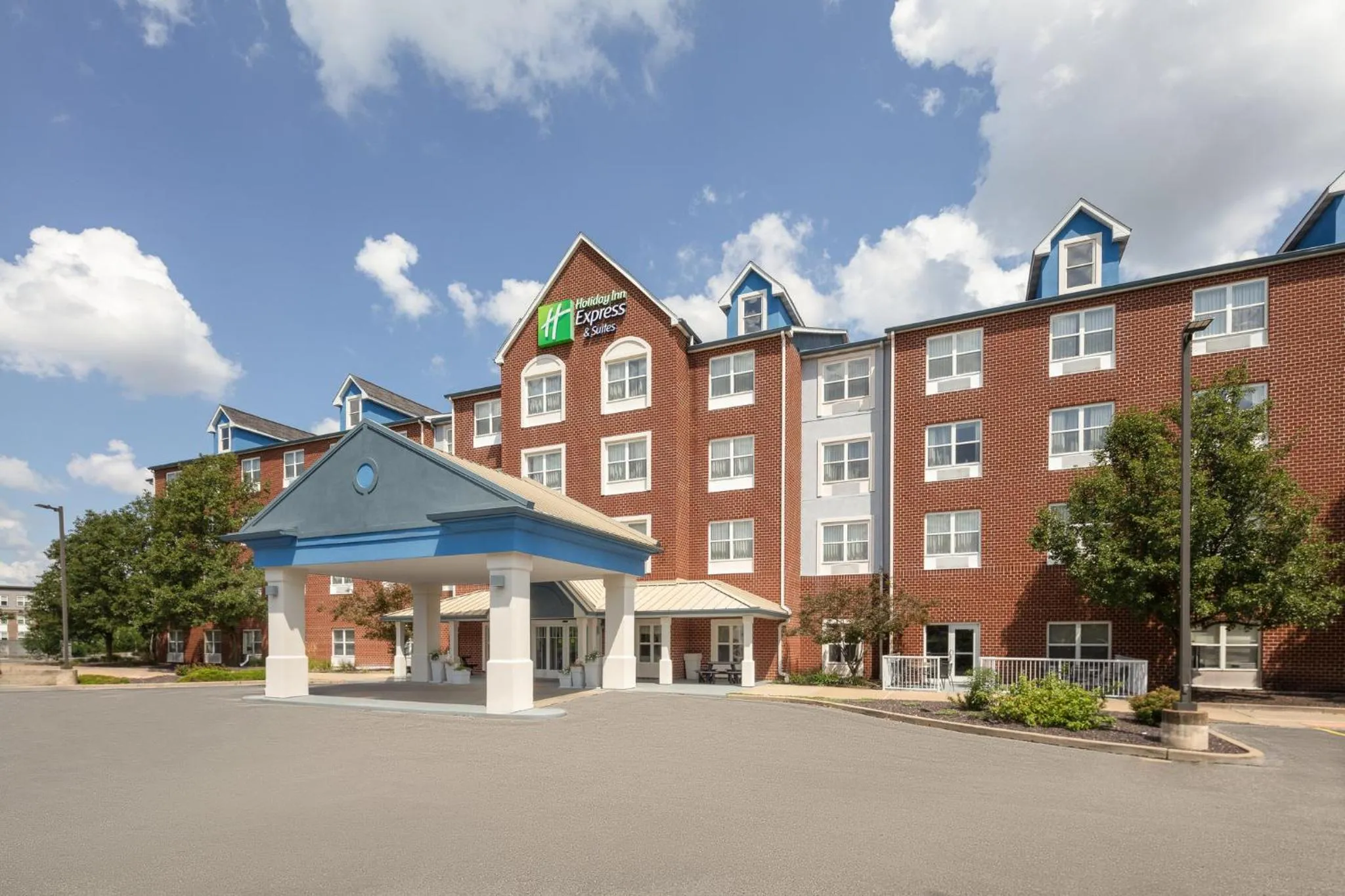 Property building in Holiday Inn Express Hotel & Suites St. Louis West-O'Fallon by IHG