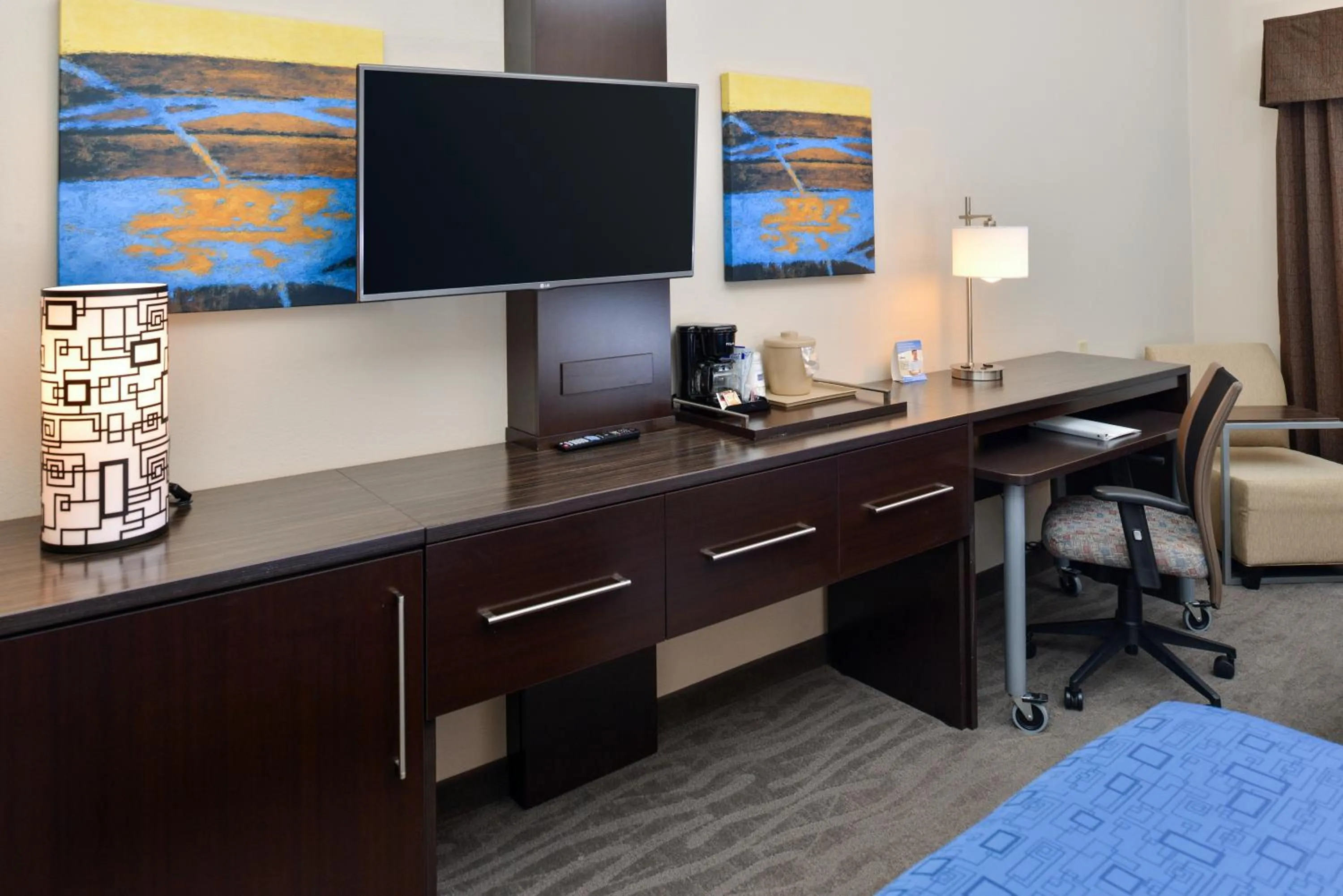 Photo of the whole room in Holiday Inn Express Hotel & Suites St. Louis West-O'Fallon by IHG