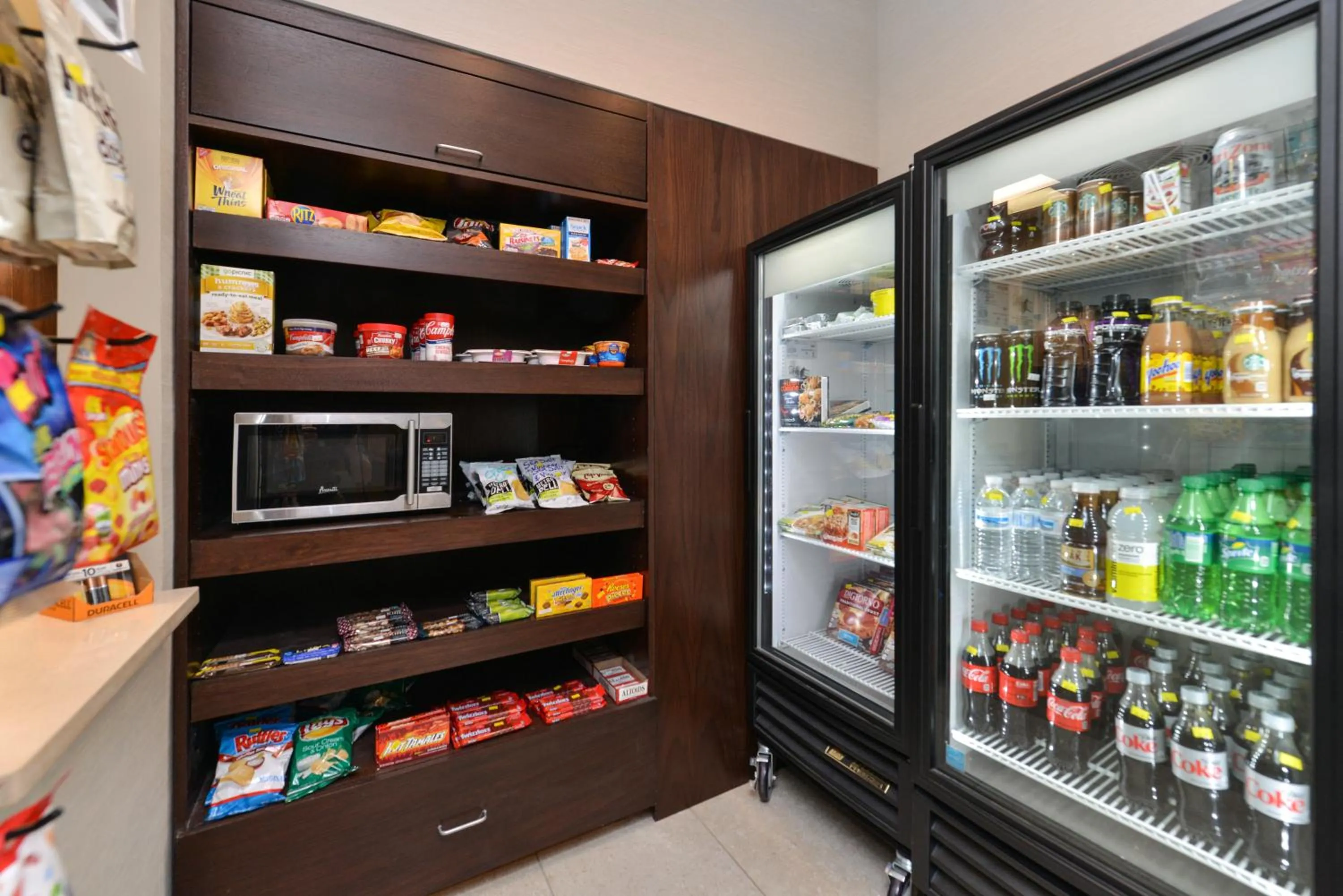 Lobby or reception in Holiday Inn Express Hotel & Suites St. Louis West-O'Fallon by IHG