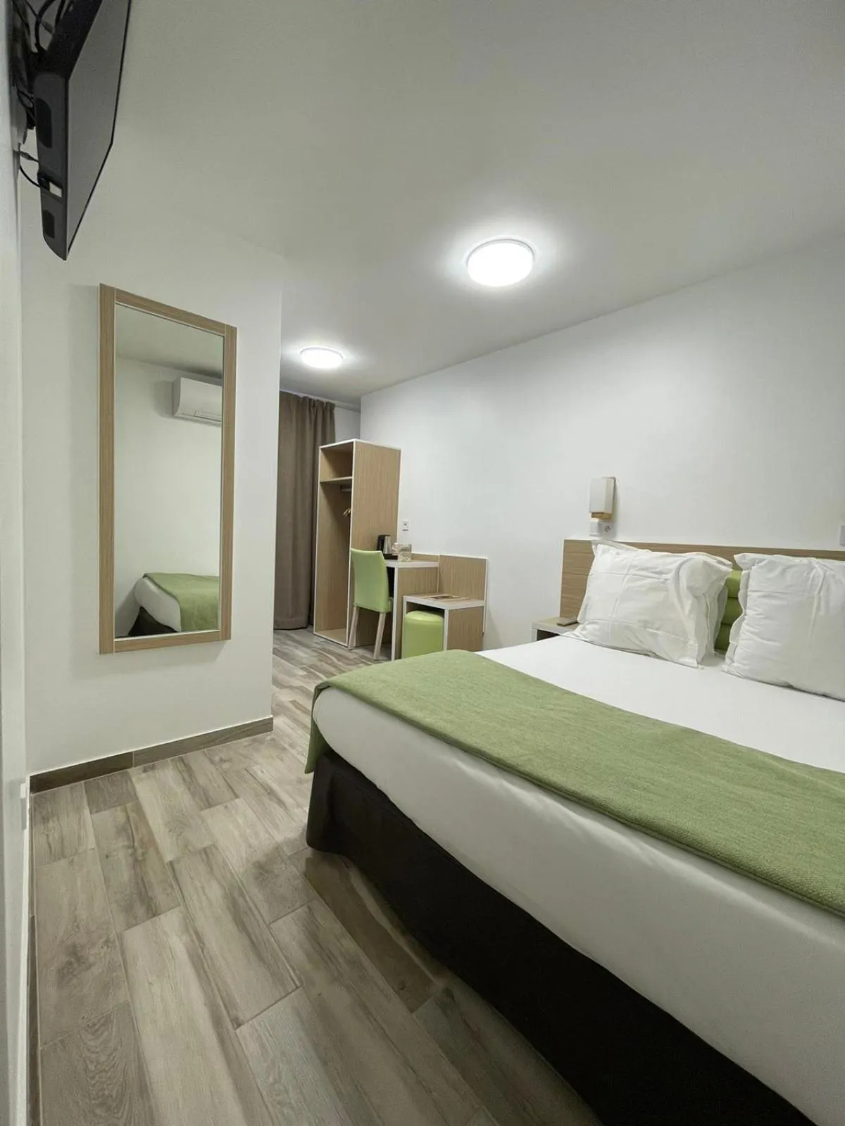 Bed in Hôtel De La Herse d'Or