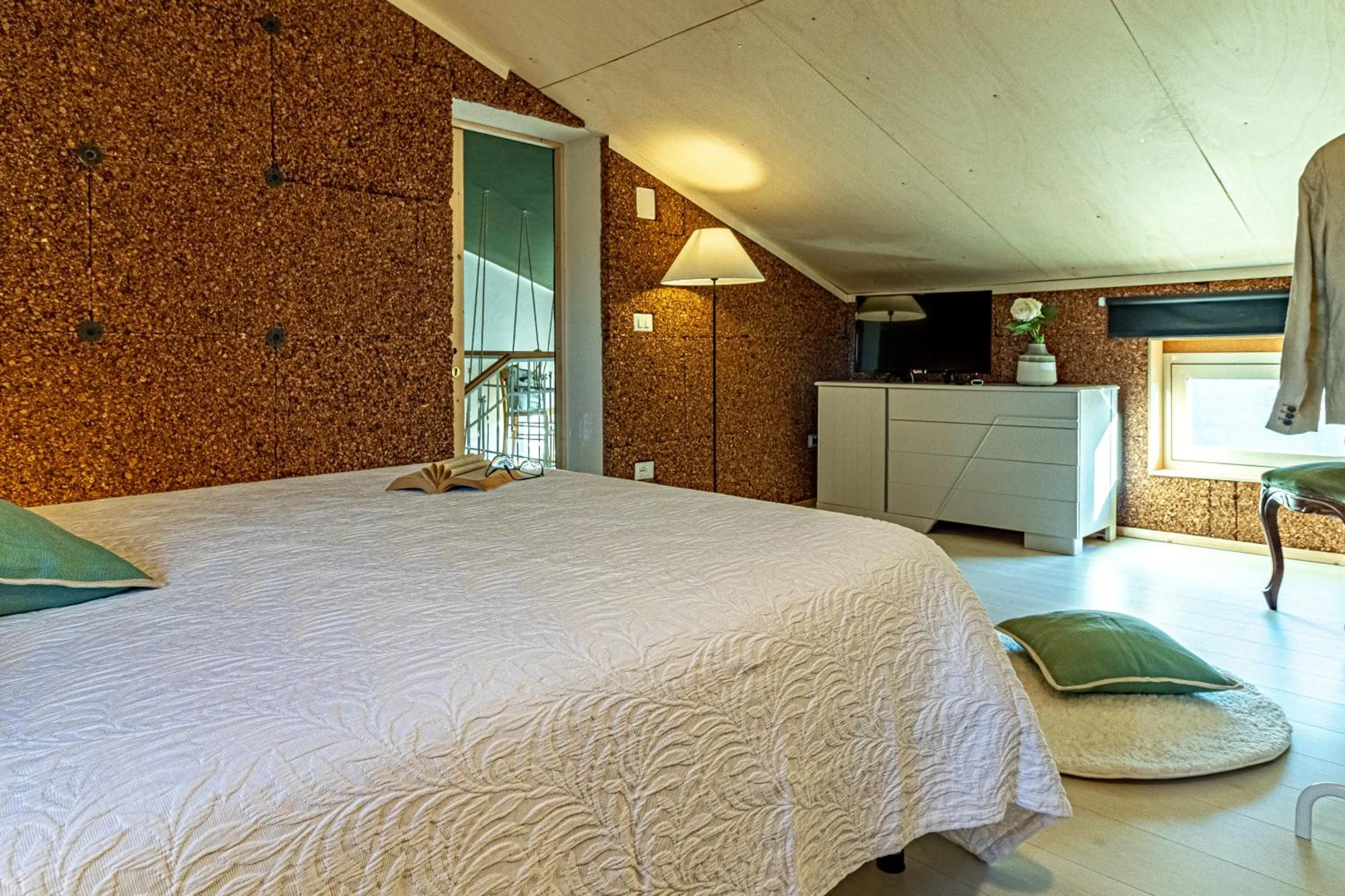 Photo of the whole room, Bed in Lotus House