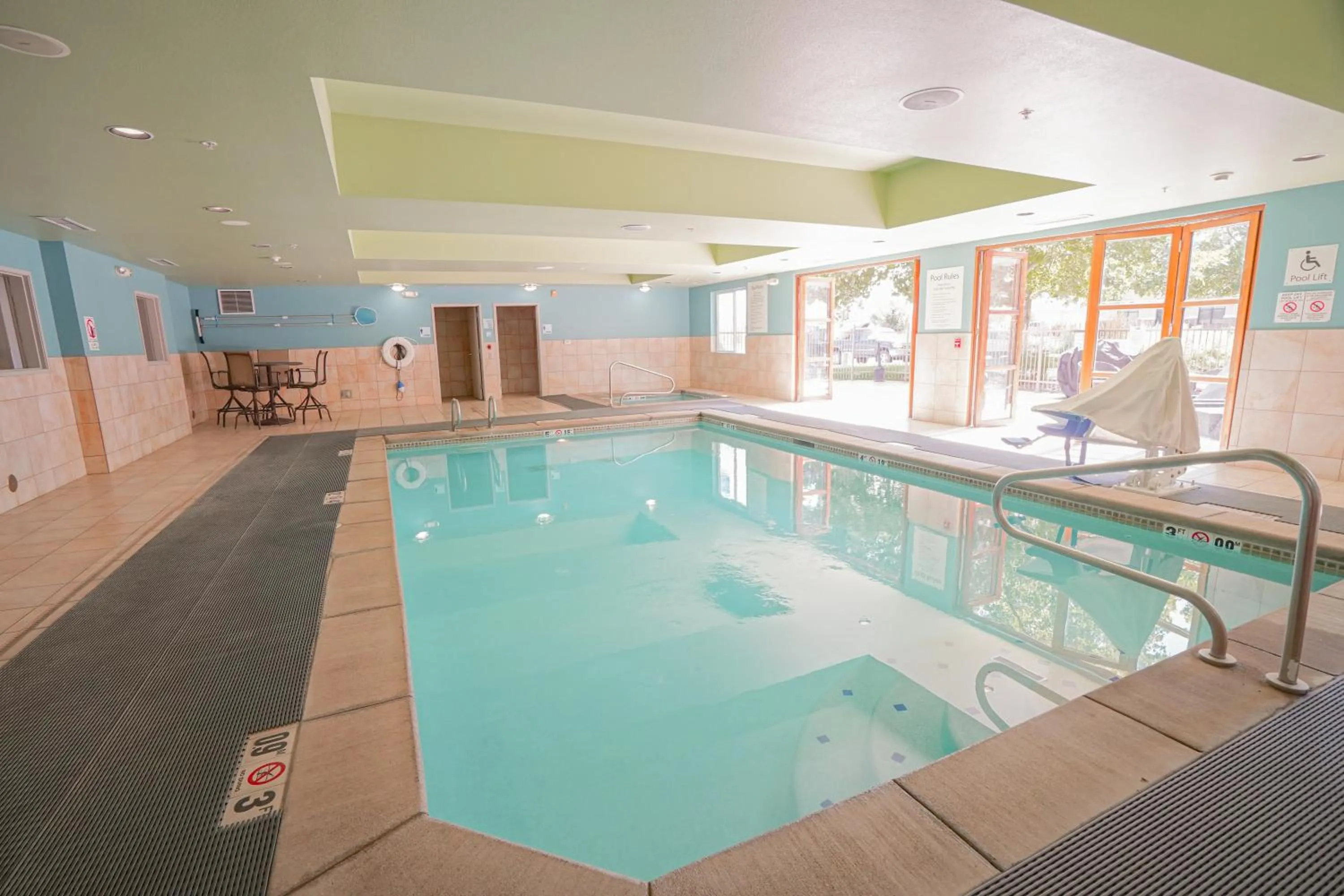 Swimming pool in Holiday Inn Express Hotel & Suites Ontario by IHG