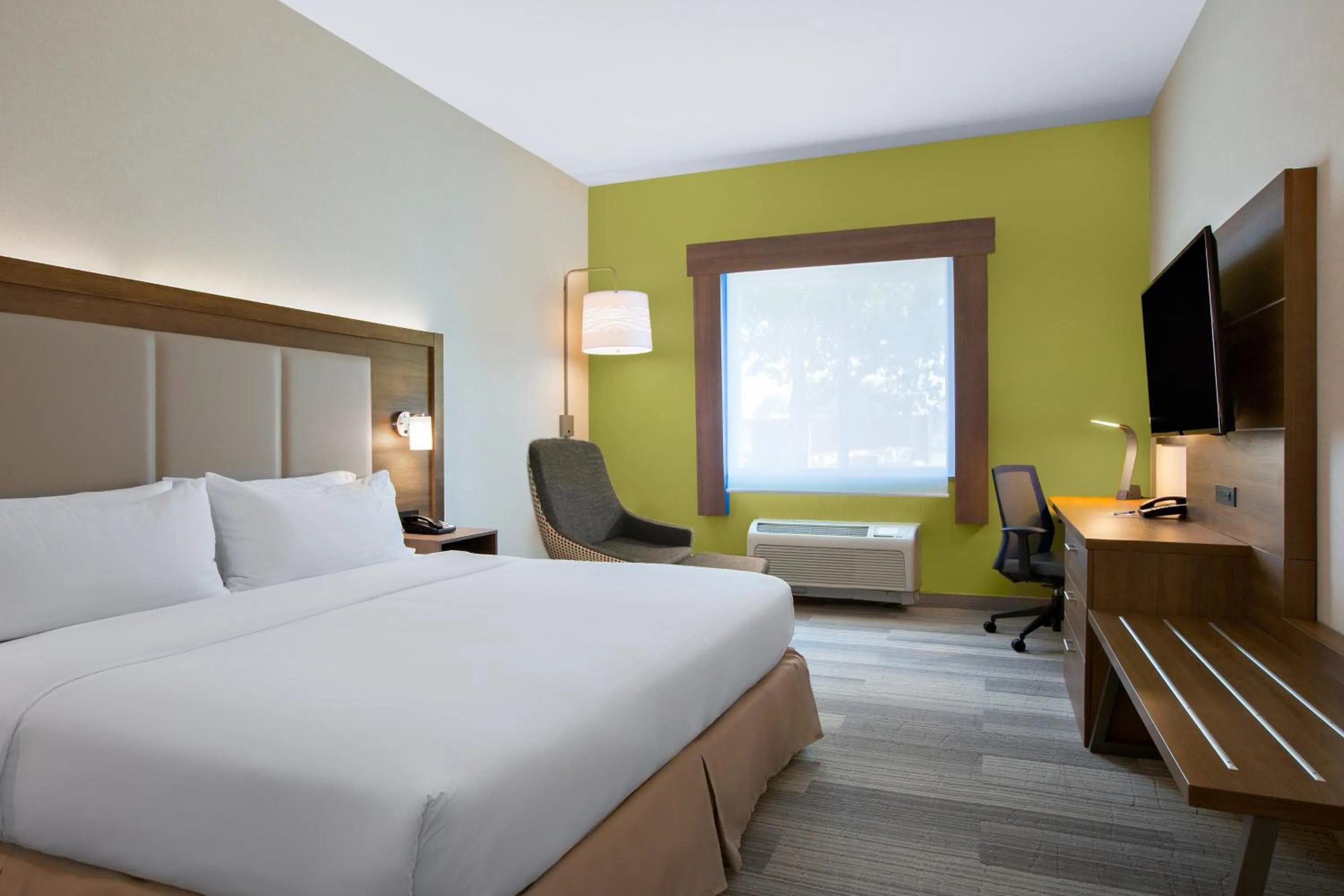 Photo of the whole room, Bed in Holiday Inn Express Hotel & Suites Ontario by IHG