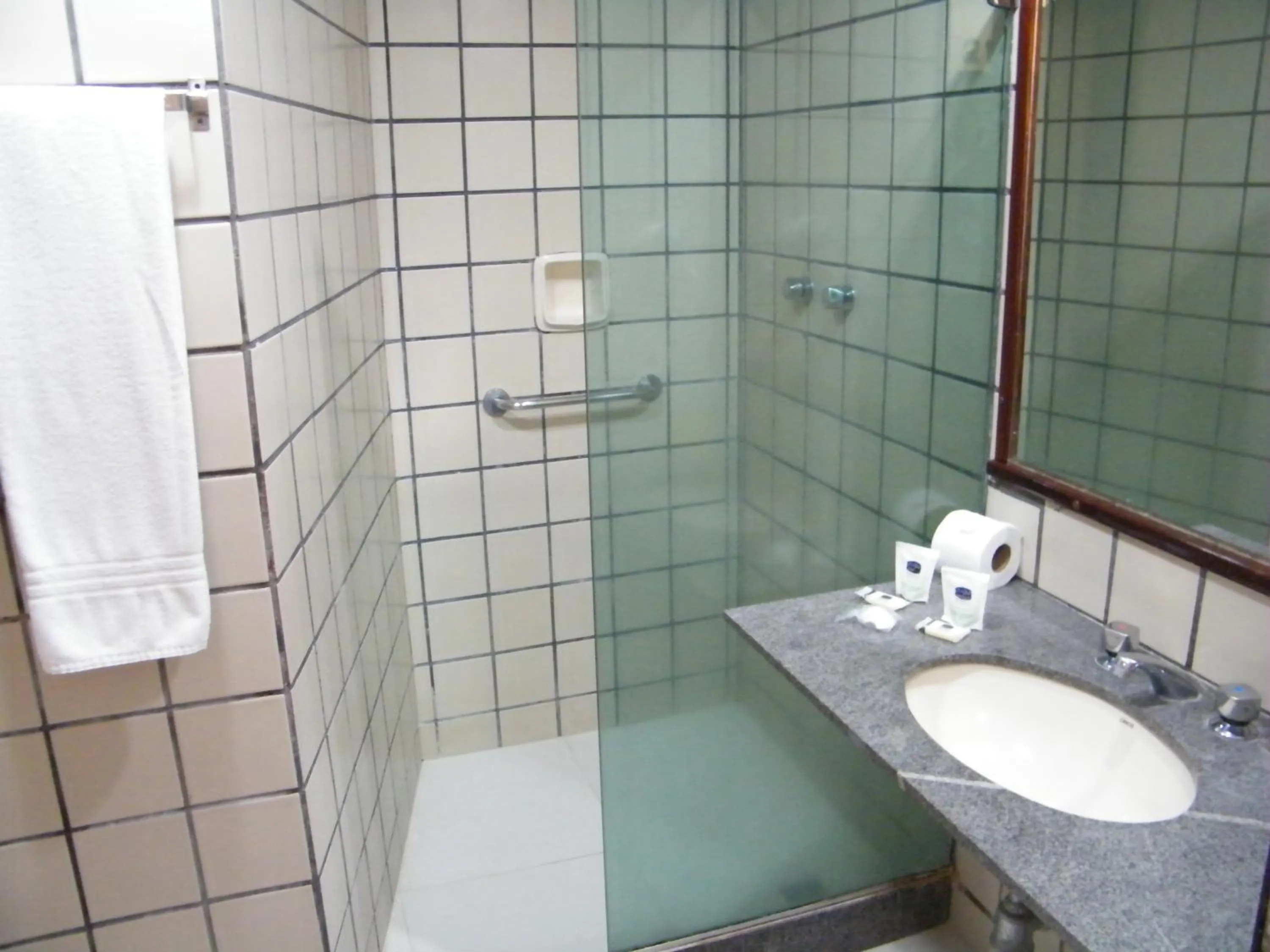 Bathroom in Littoral Hotel