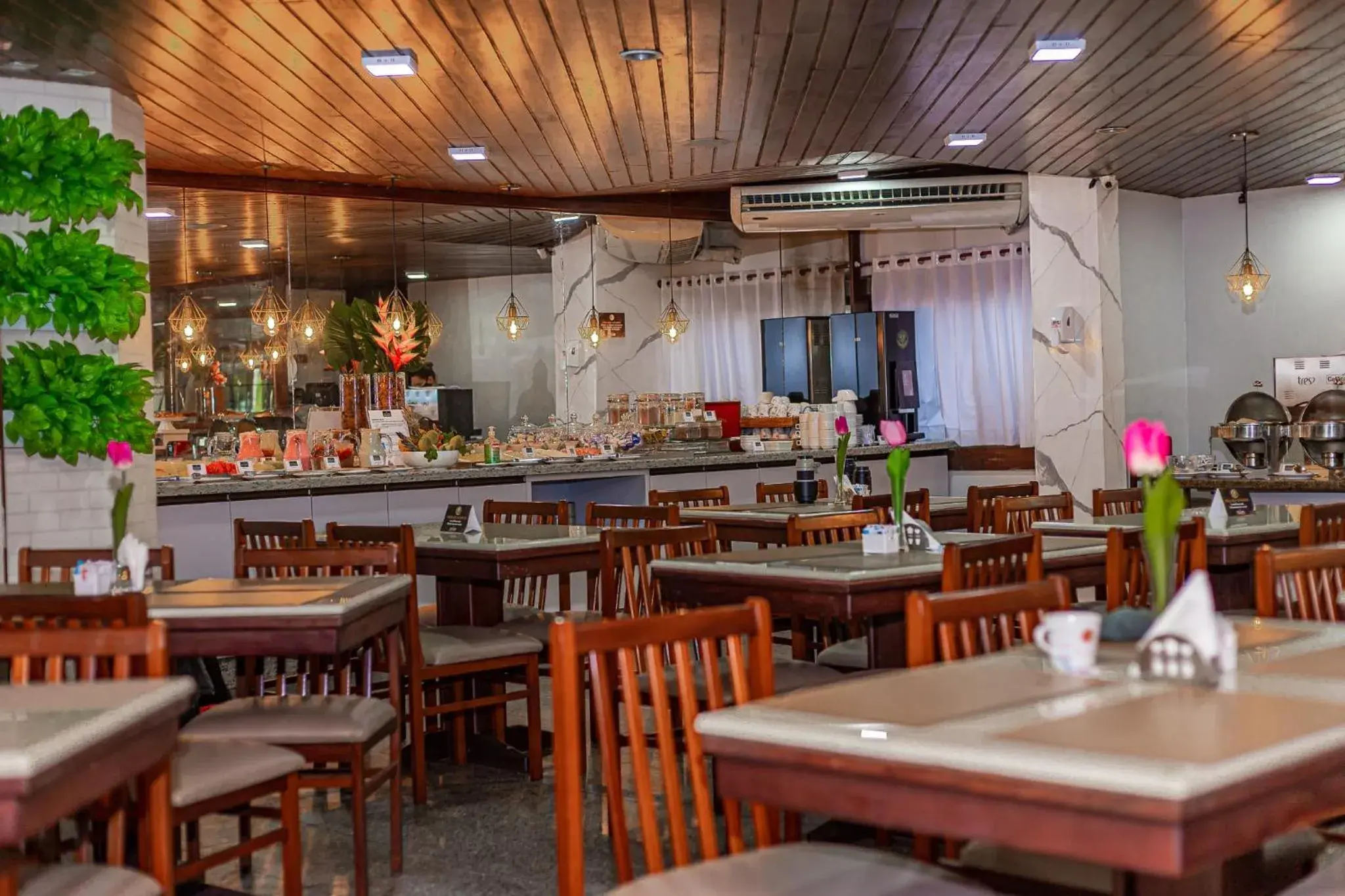 Restaurant/places to eat in Littoral Hotel Restaurant/places to eat in Littoral Hotel
