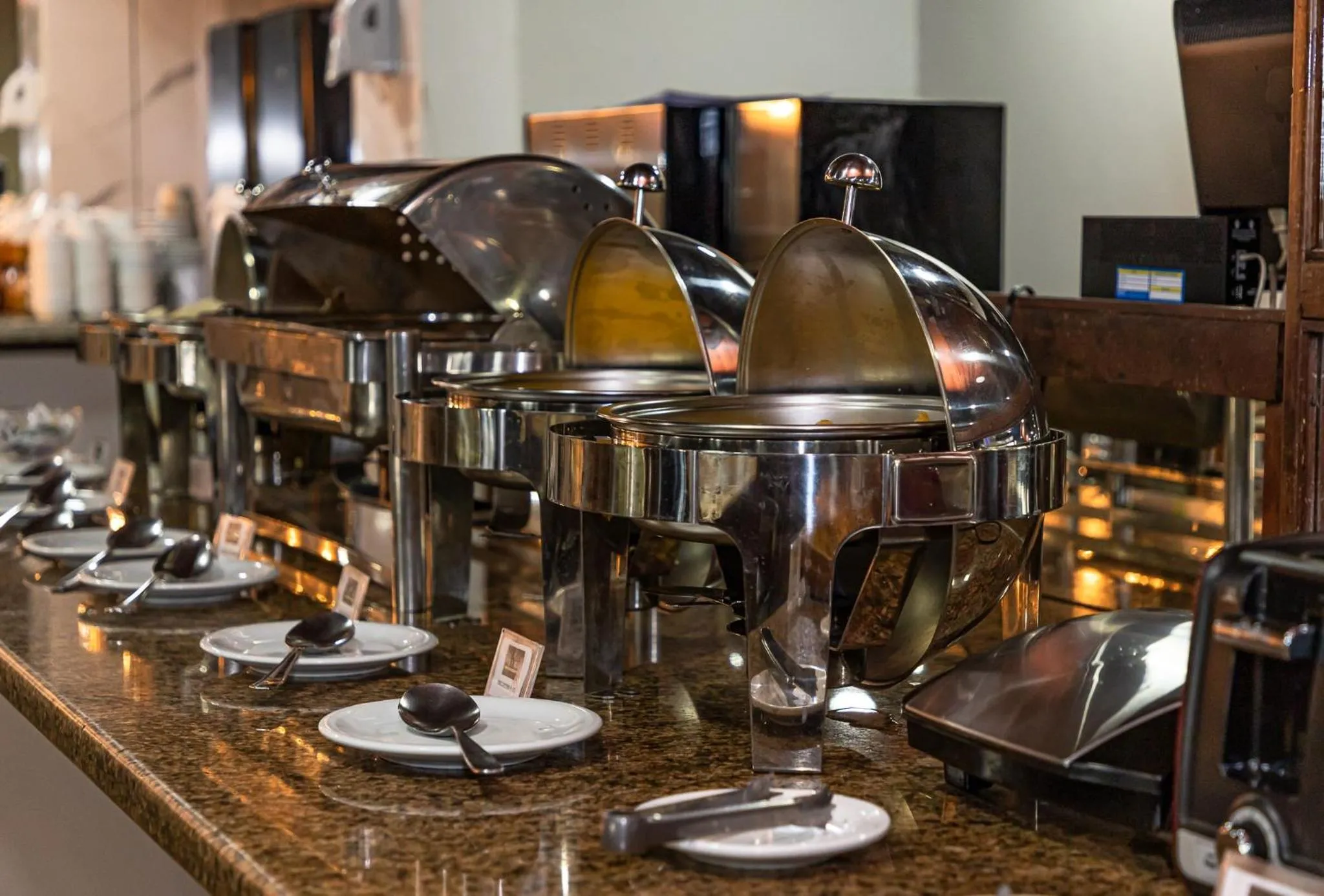 Restaurant/places to eat in Littoral Hotel