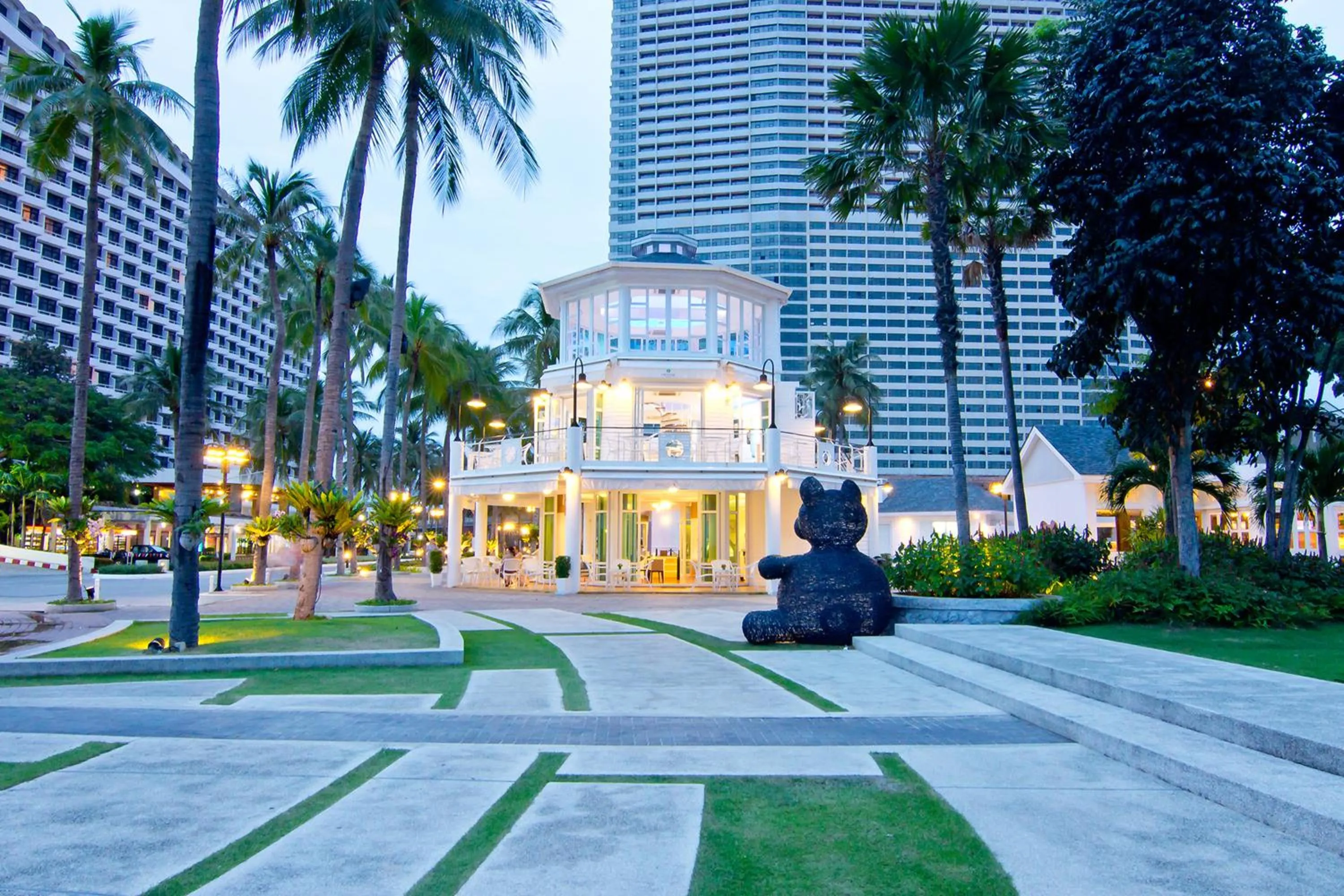 Restaurant/places to eat in Ambassador City Jomtien Ocean Wing - SHA Plus