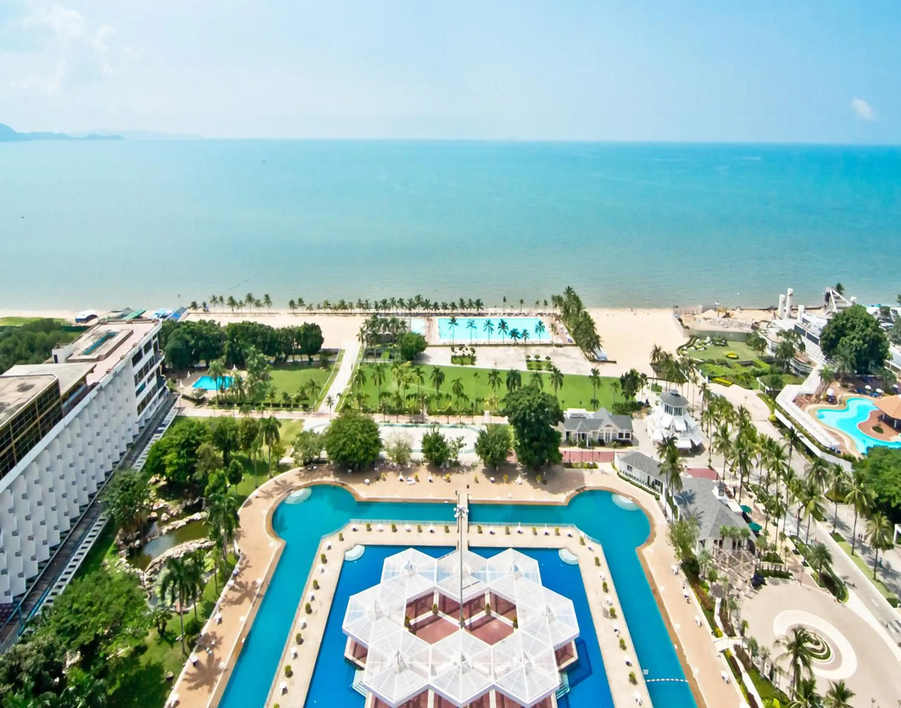 Swimming pool in Ambassador City Jomtien Ocean Wing