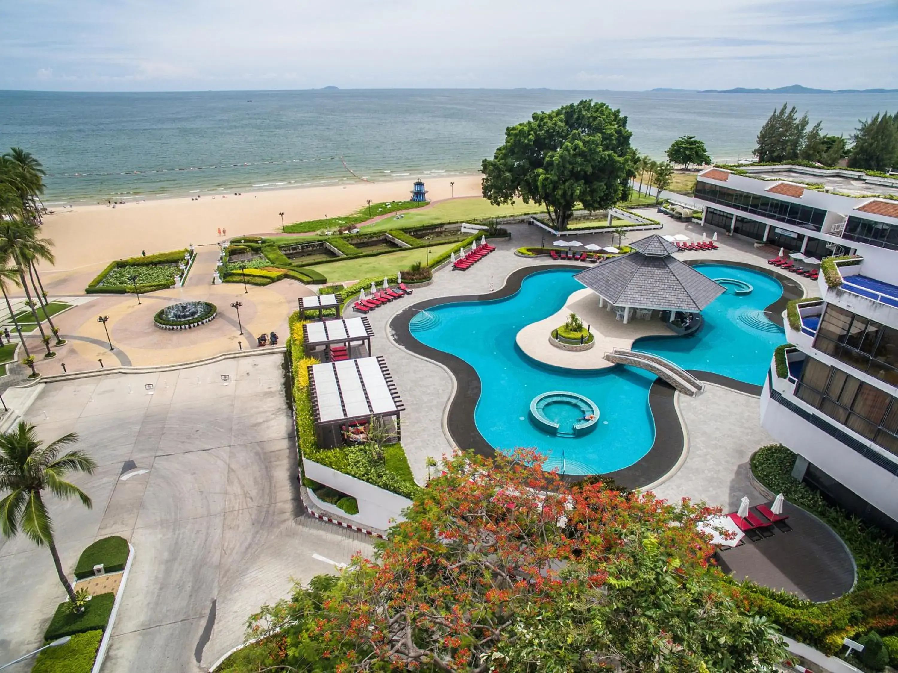 Swimming pool, Pool View in Ambassador City Jomtien Ocean Wing