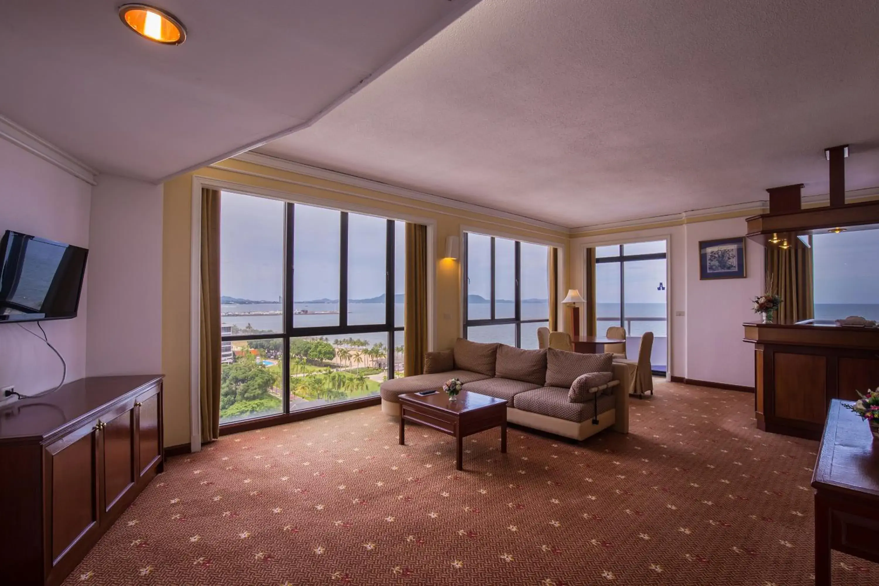 Living room, Seating Area in Ambassador City Jomtien Ocean Wing