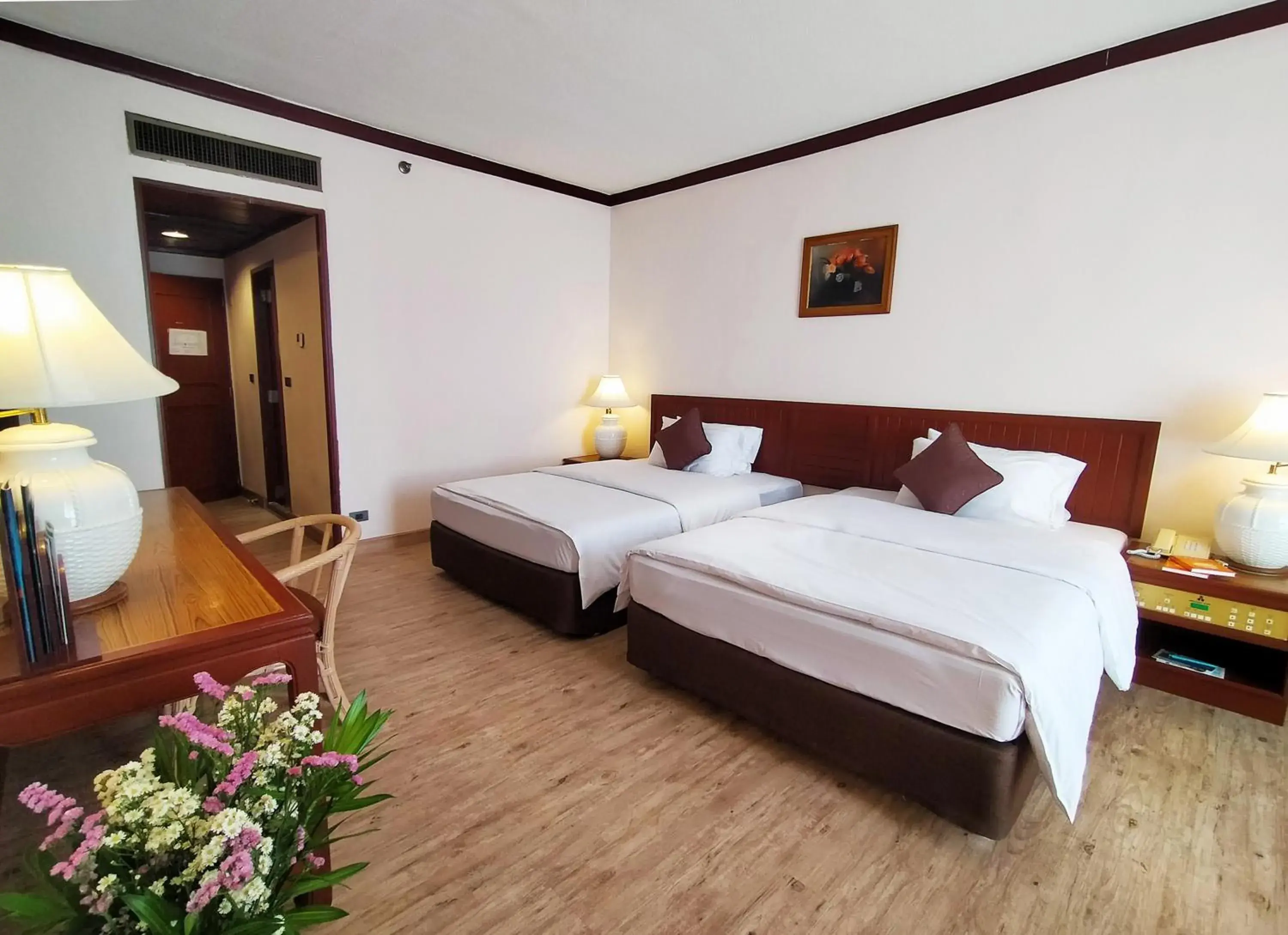 Photo of the whole room, Bed in Ambassador City Jomtien Ocean Wing