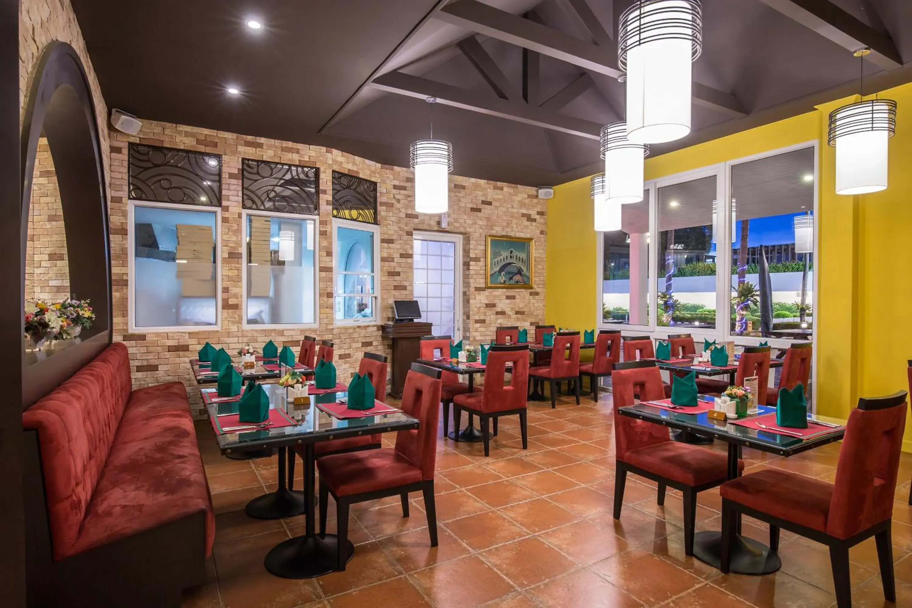 Restaurant/Places to Eat in Ambassador City Jomtien Ocean Wing