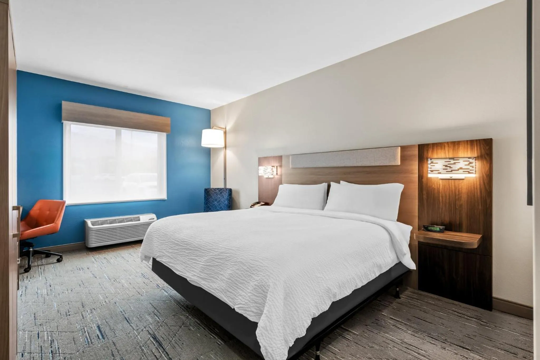 Photo of the whole room, Bed in Holiday Inn Express Ogden by IHG
