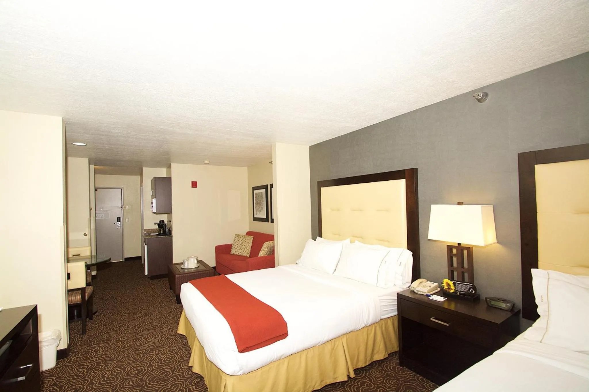 Photo of the whole room, Bed in Holiday Inn Express Ogden by IHG
