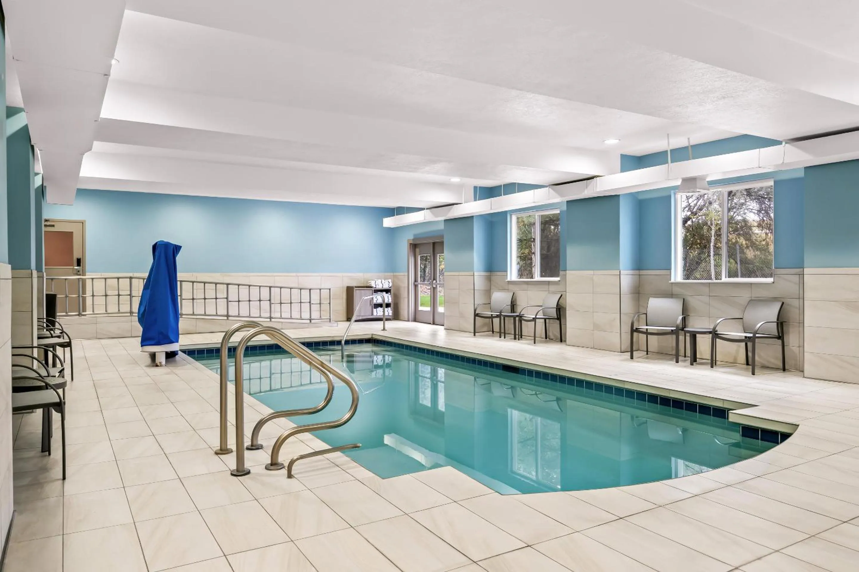 Swimming pool in Holiday Inn Express Ogden by IHG
