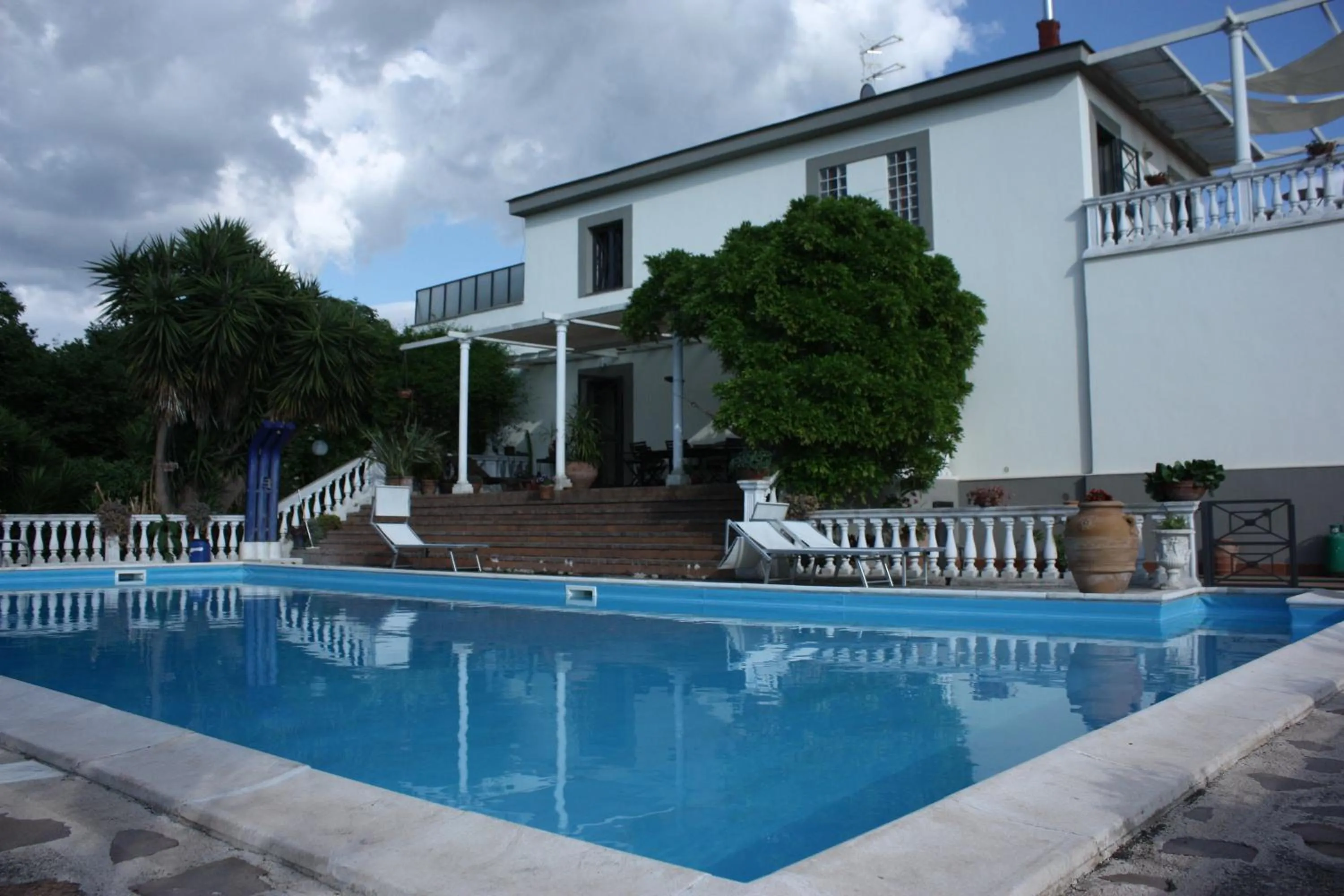 Swimming pool in B&B LA MARCHESA