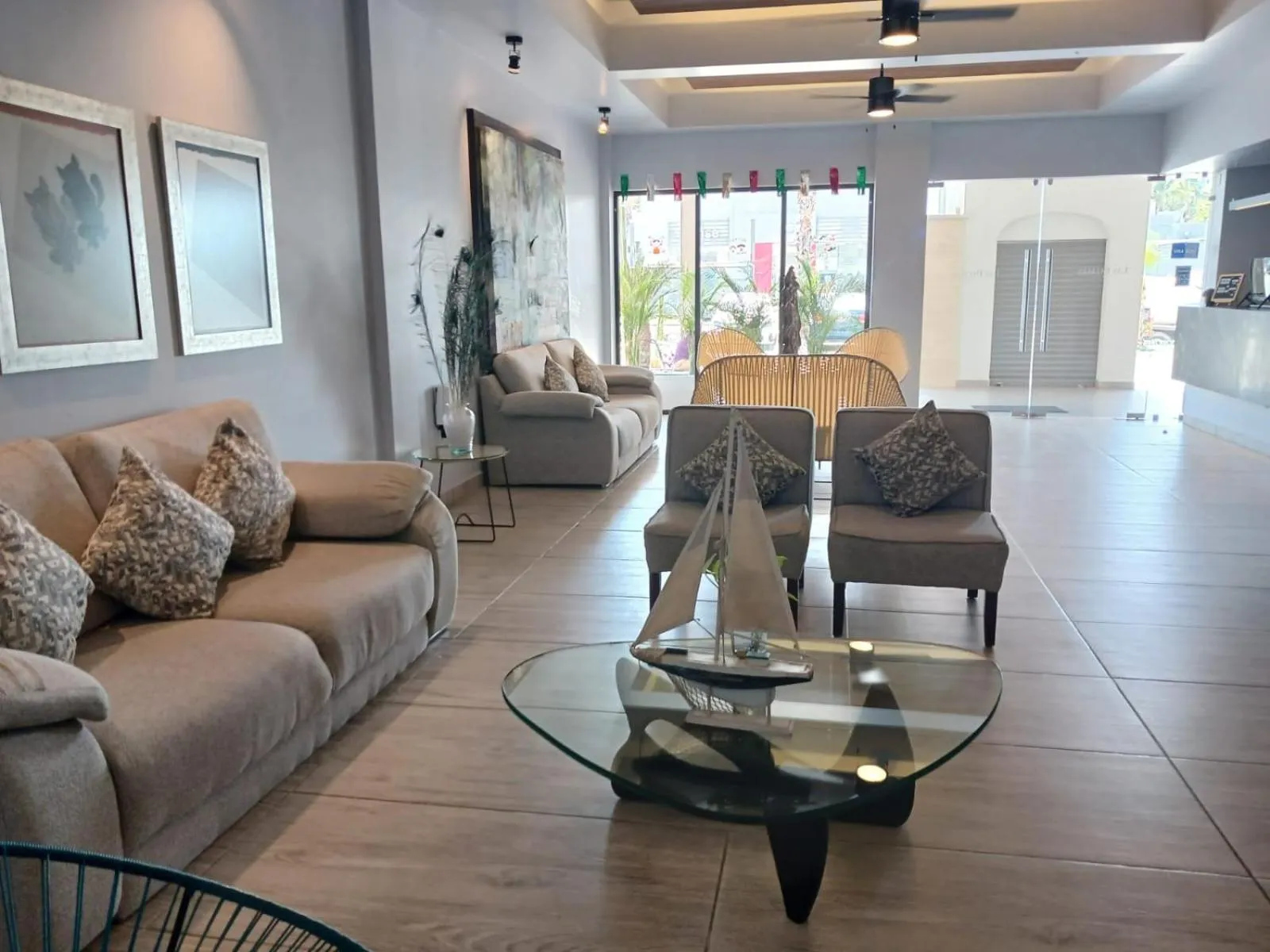 Seating area in Suites Las Palmas