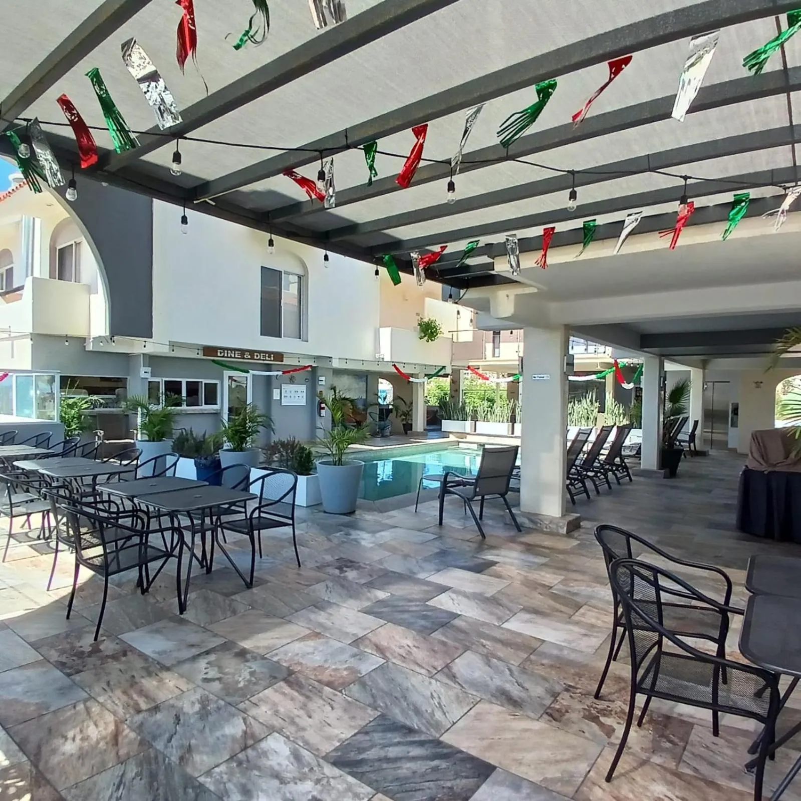 Restaurant/places to eat in Suites Las Palmas