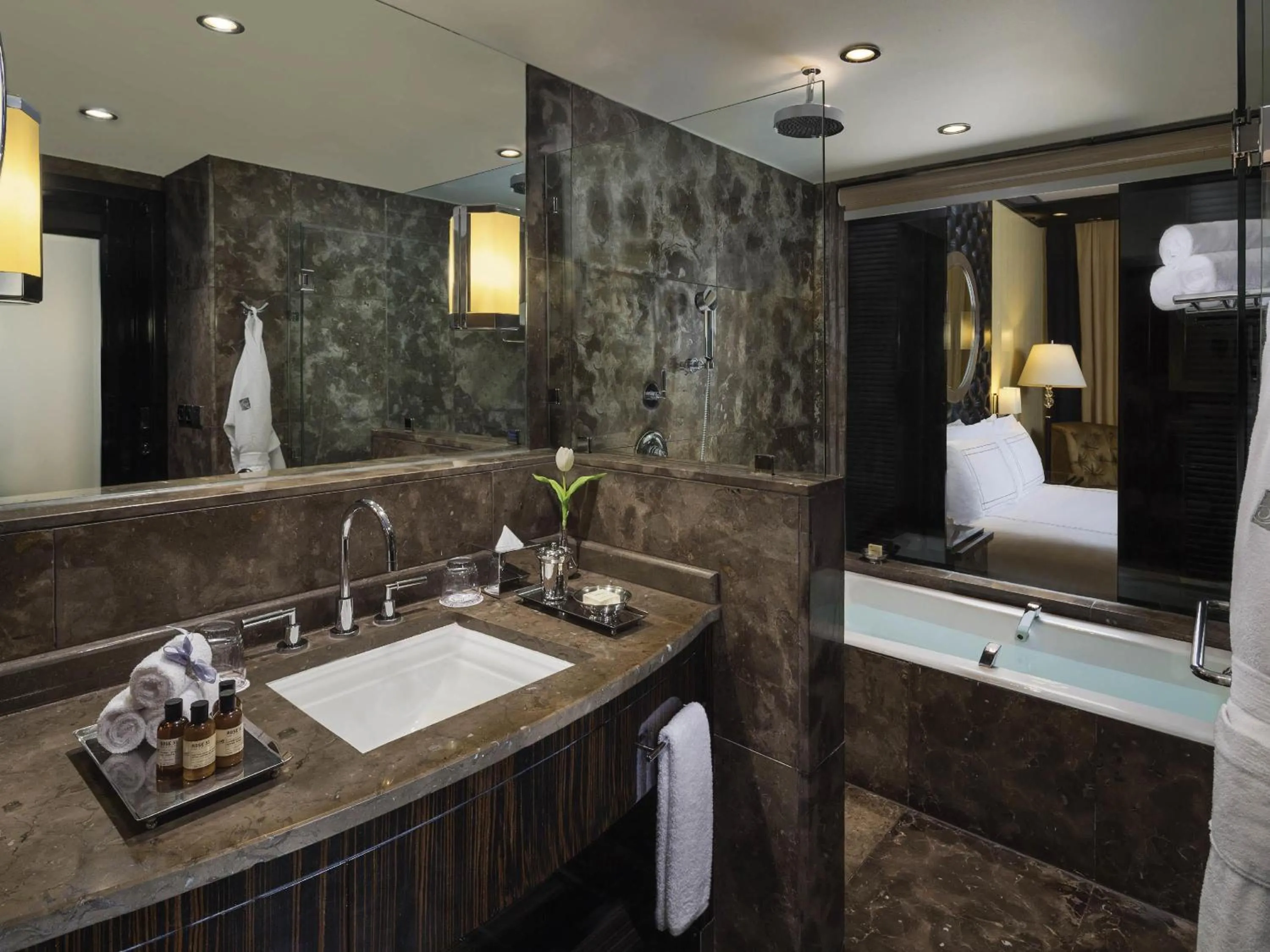 Bedroom in Fairmont Nile City